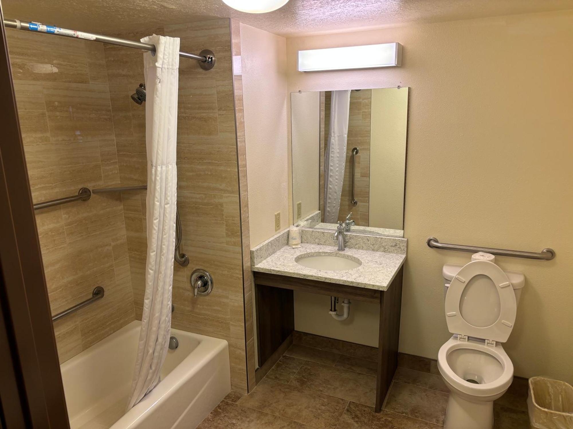 Queen Room - Mobility Access/Non-Smoking