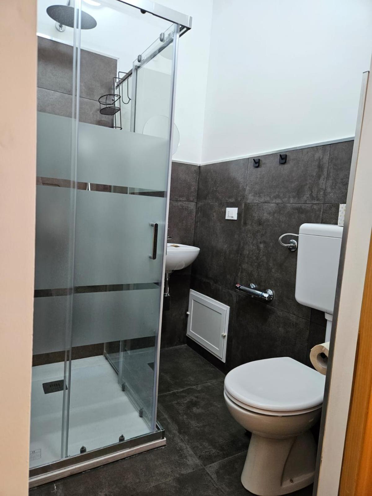 Doppelzimmer mit Whirlpool-Badewanne