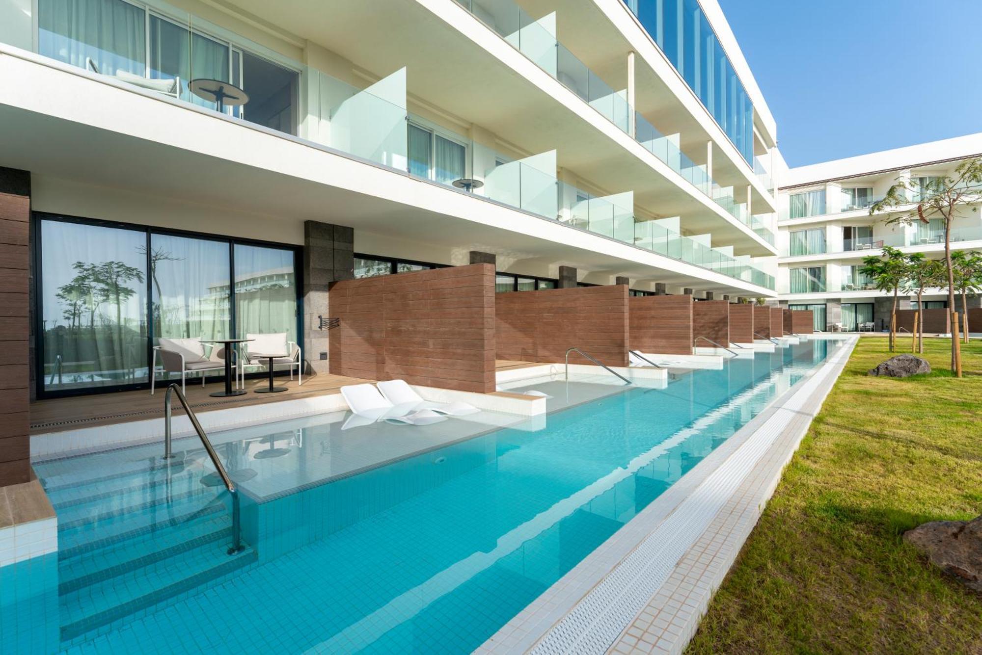 Superior Swim Up