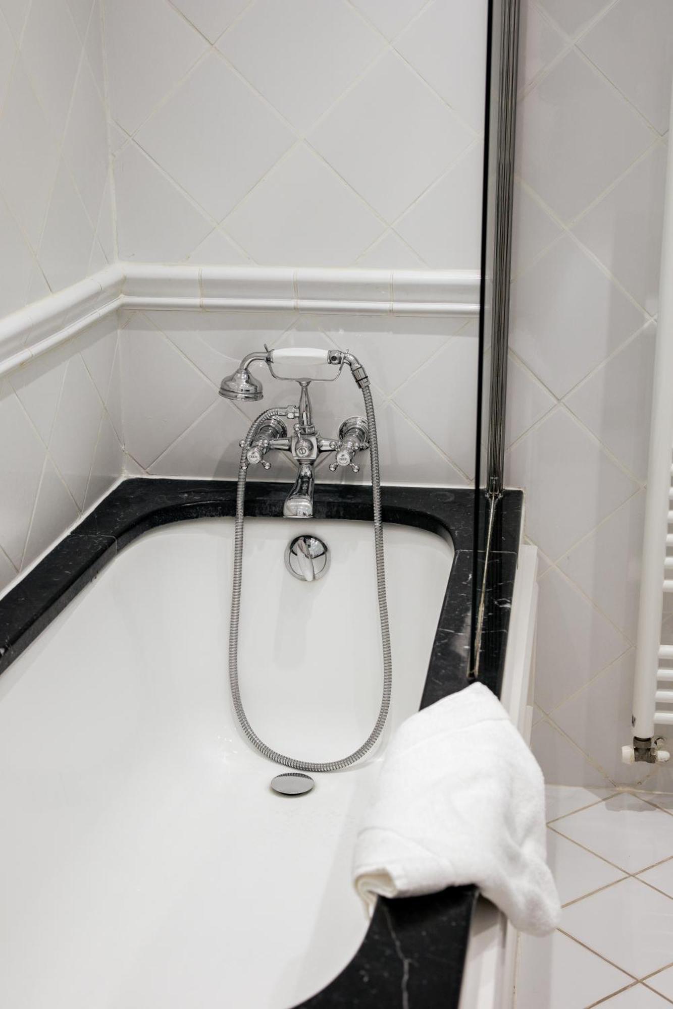 Chambre Supérieure avec Balcon et Piscine