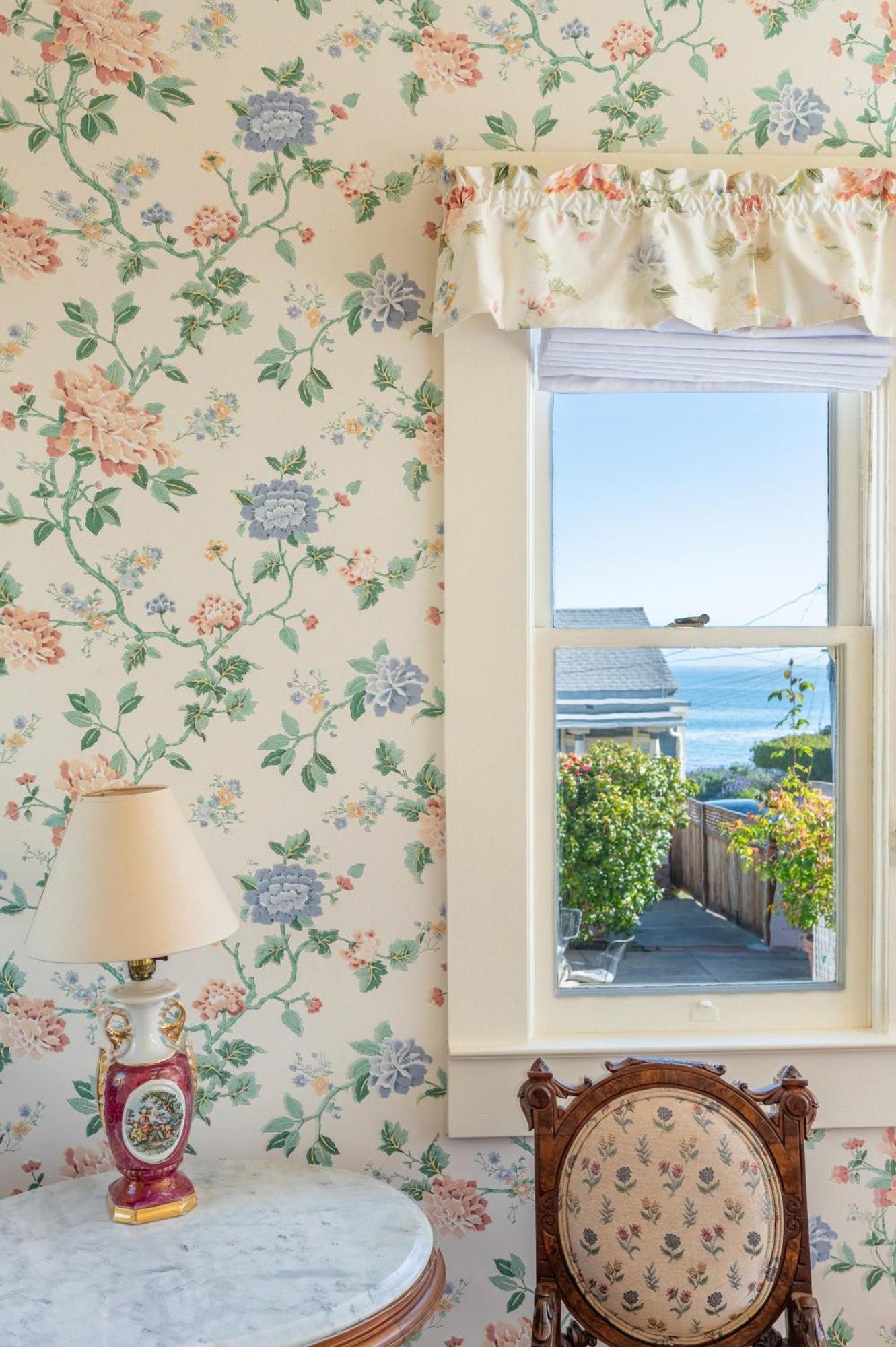 Standard Queen Room with Partial Ocean View
