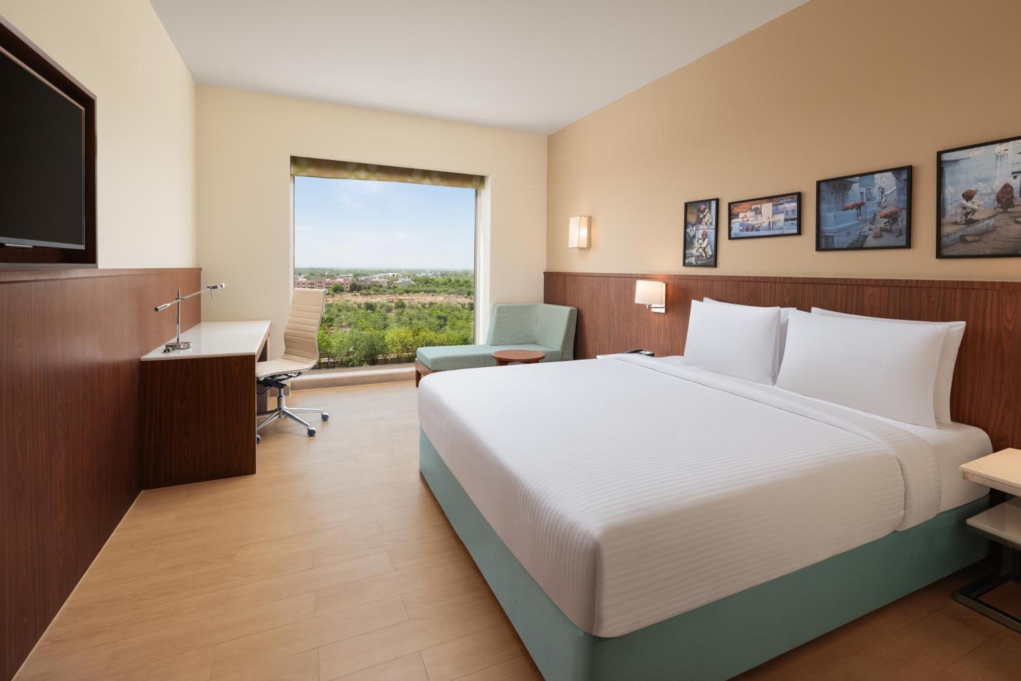 Premium King Room (15% Discount on food & soft beverage at Kava Restaurant, Happy Hours (Buy 1 Get 1) on IMFL beverages at the BAR)