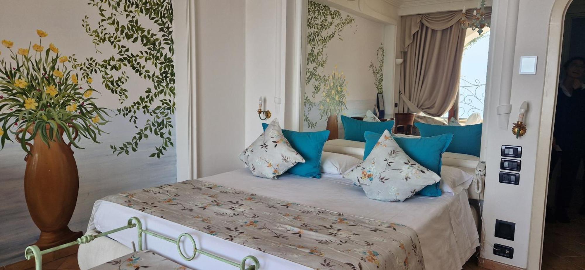 Deluxe Double Room with Terrace,1599642726:JPEG