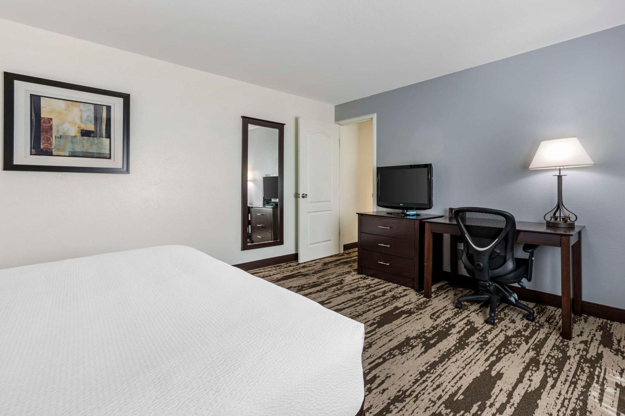 King Suite with Sofa Bed and Balcony - Non-Smoking