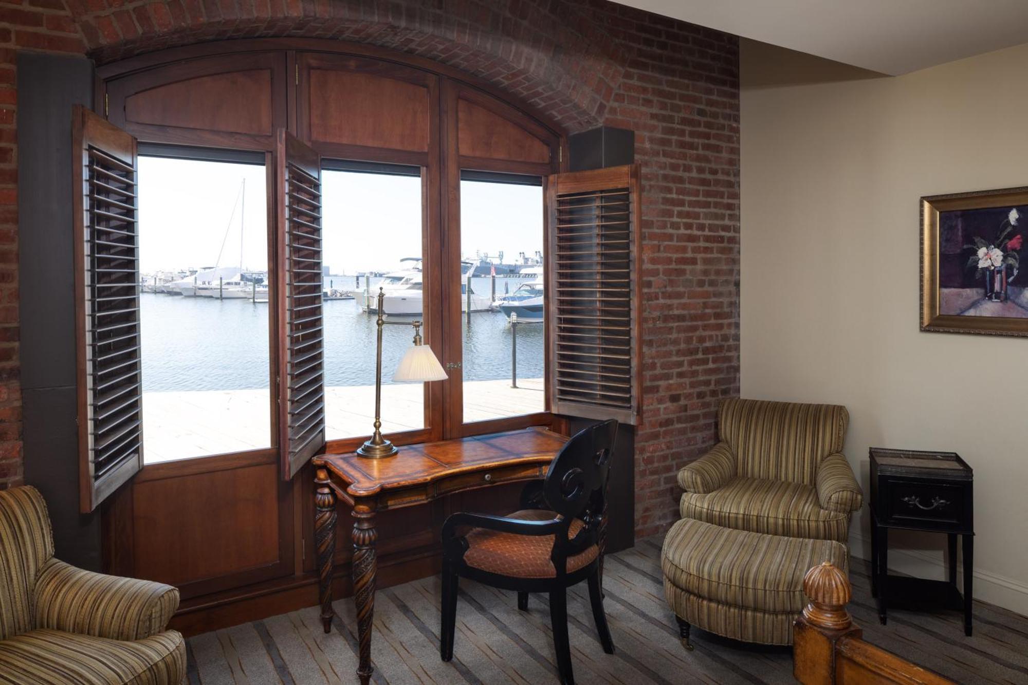 1 Queen Bed, Harbor View