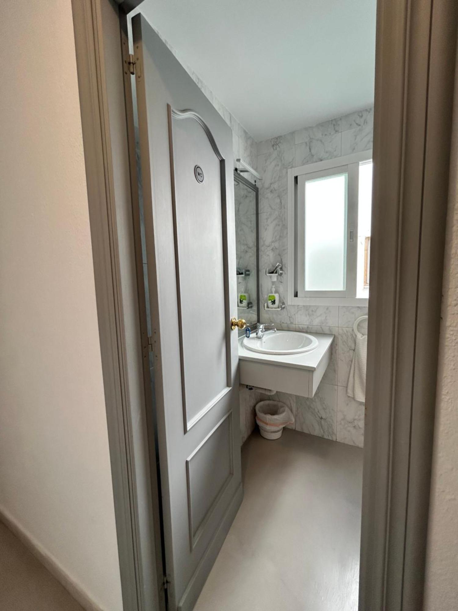 Double or Twin Room with Private External Bathroom
