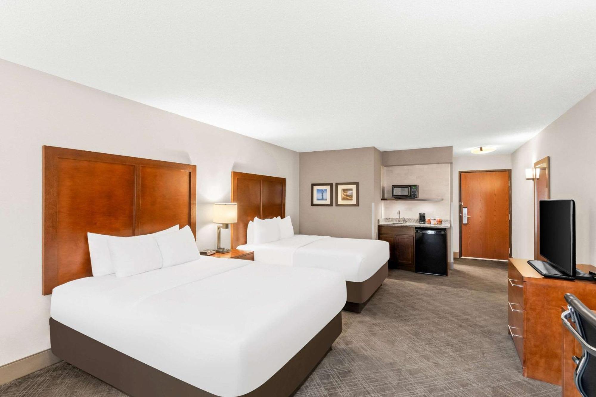 Queen Room with Two Queen Beds - Non-Smoking