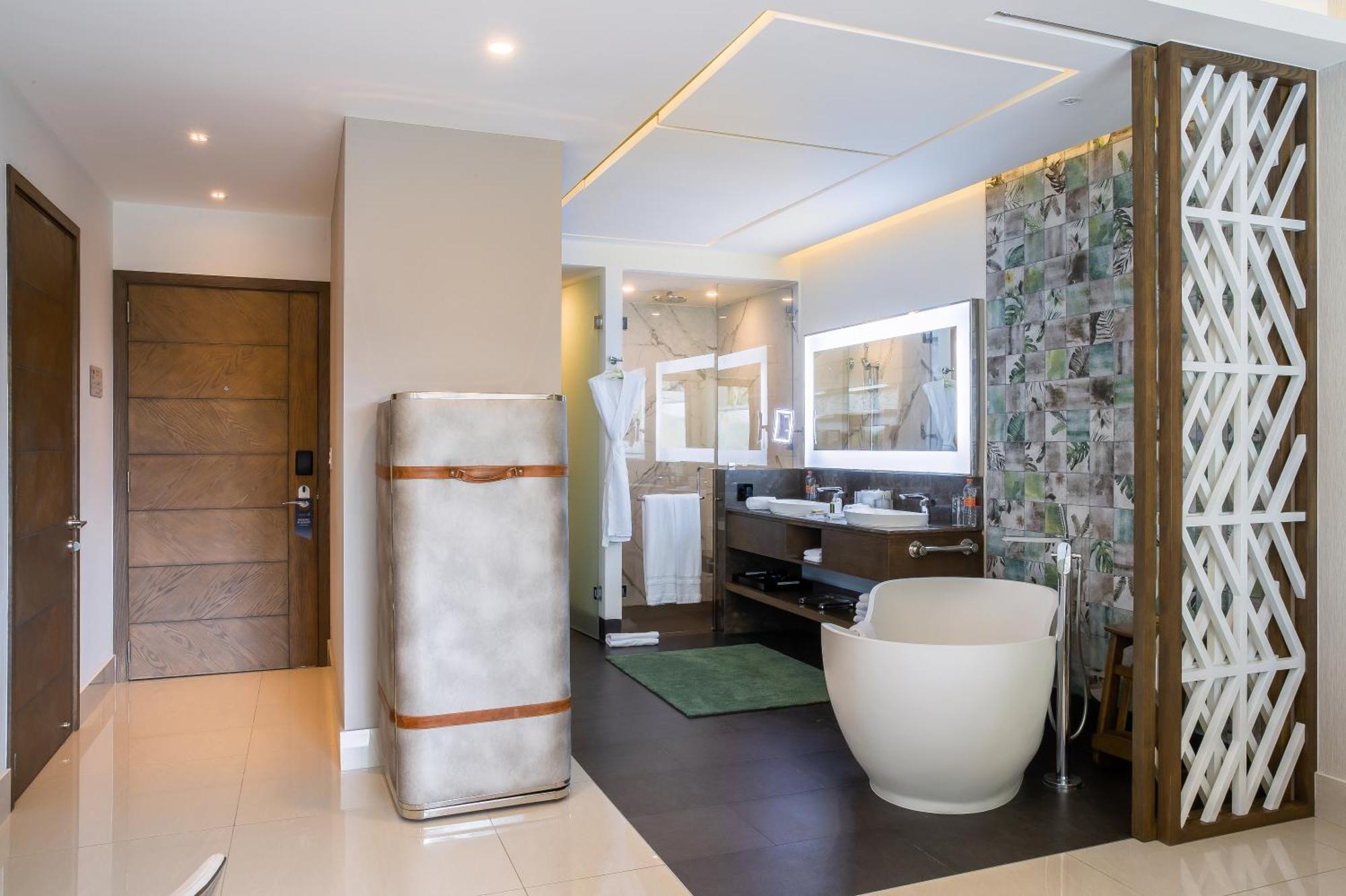 Junior Suite 1 King Bed