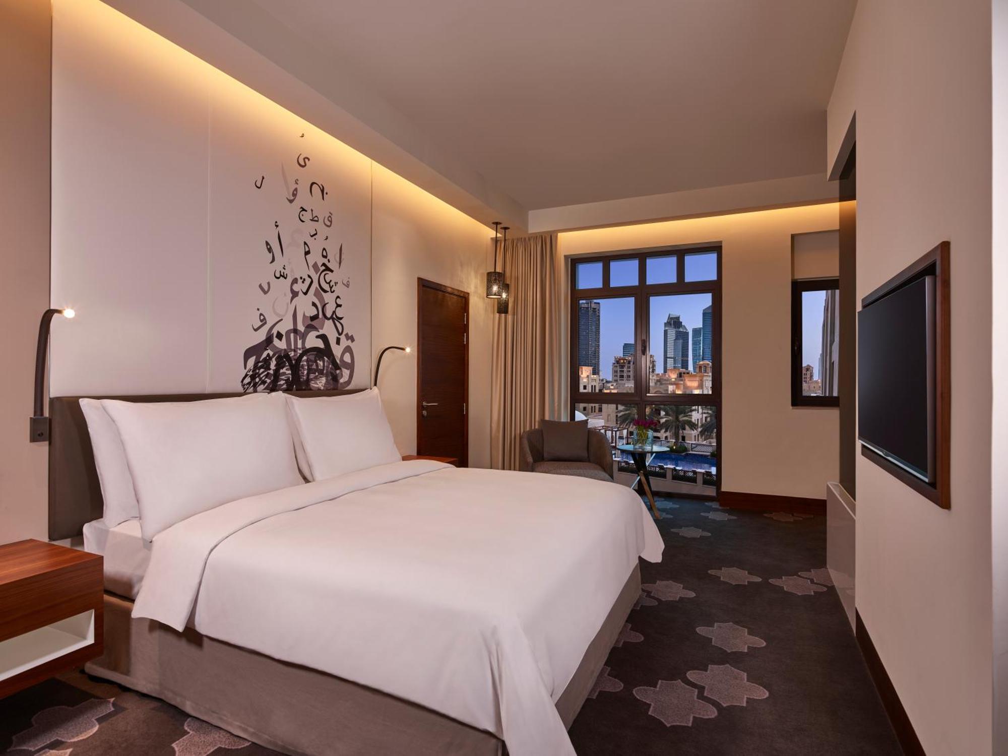 Quarto King Deluxe com Vista da Piscina