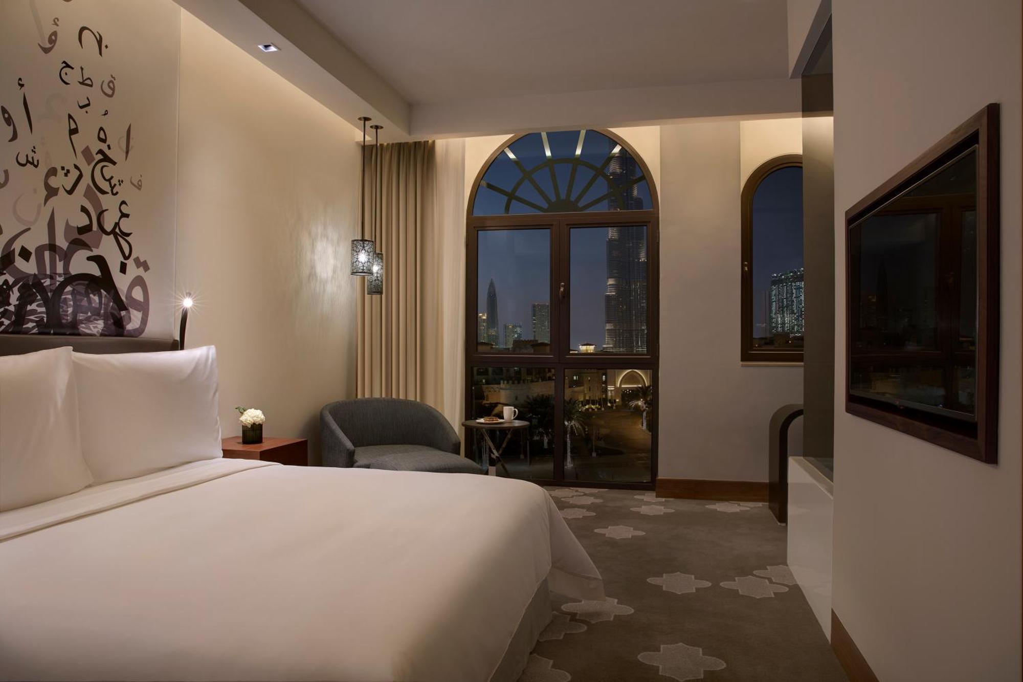Quarto Deluxe com Cama King-size e Vista do Ponto Turístico