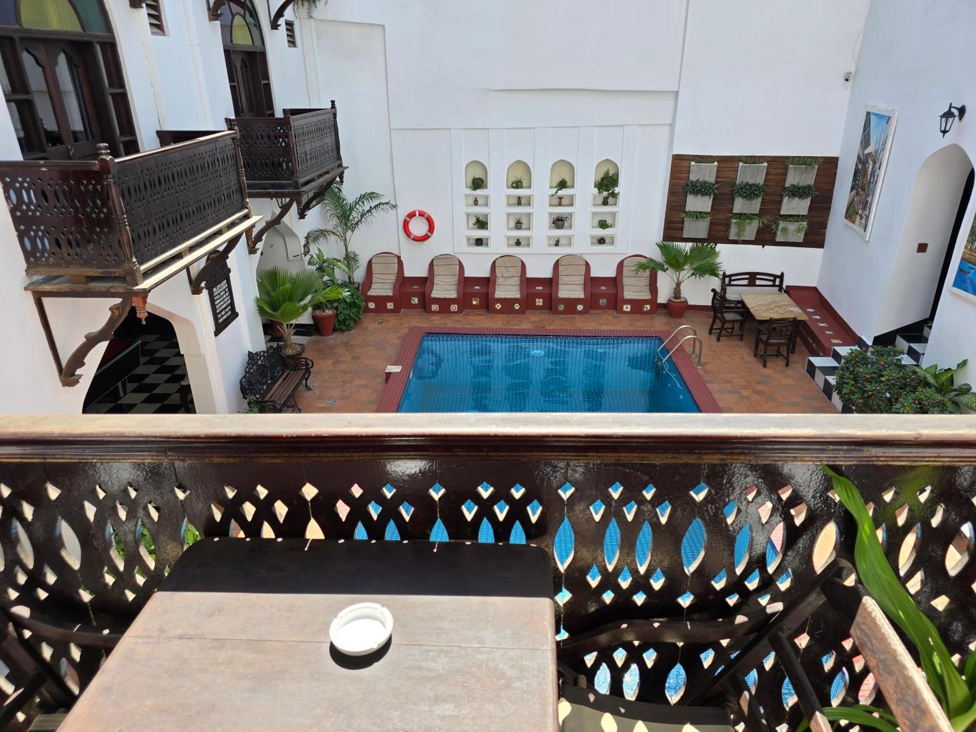 Chambre Double - Vue sur Piscine