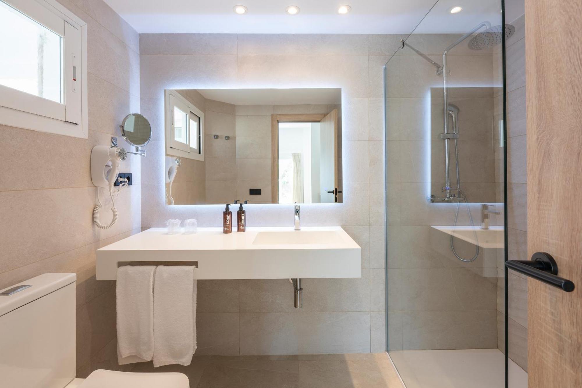 Quarto Familiar (2 Adultos + 2 Crianças)