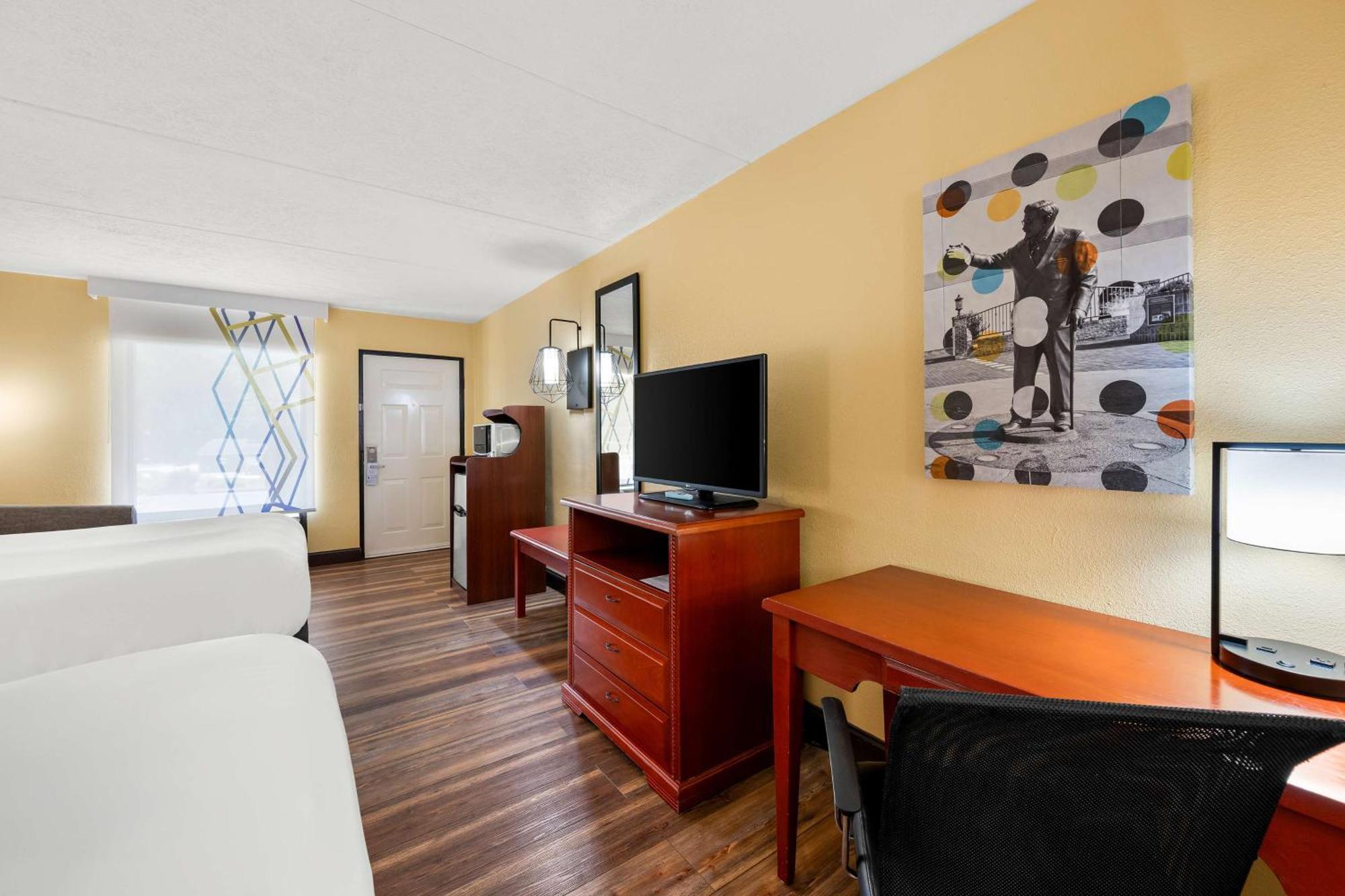 Queen Room with Two Queen Beds - Downstairs/Non-Smoking