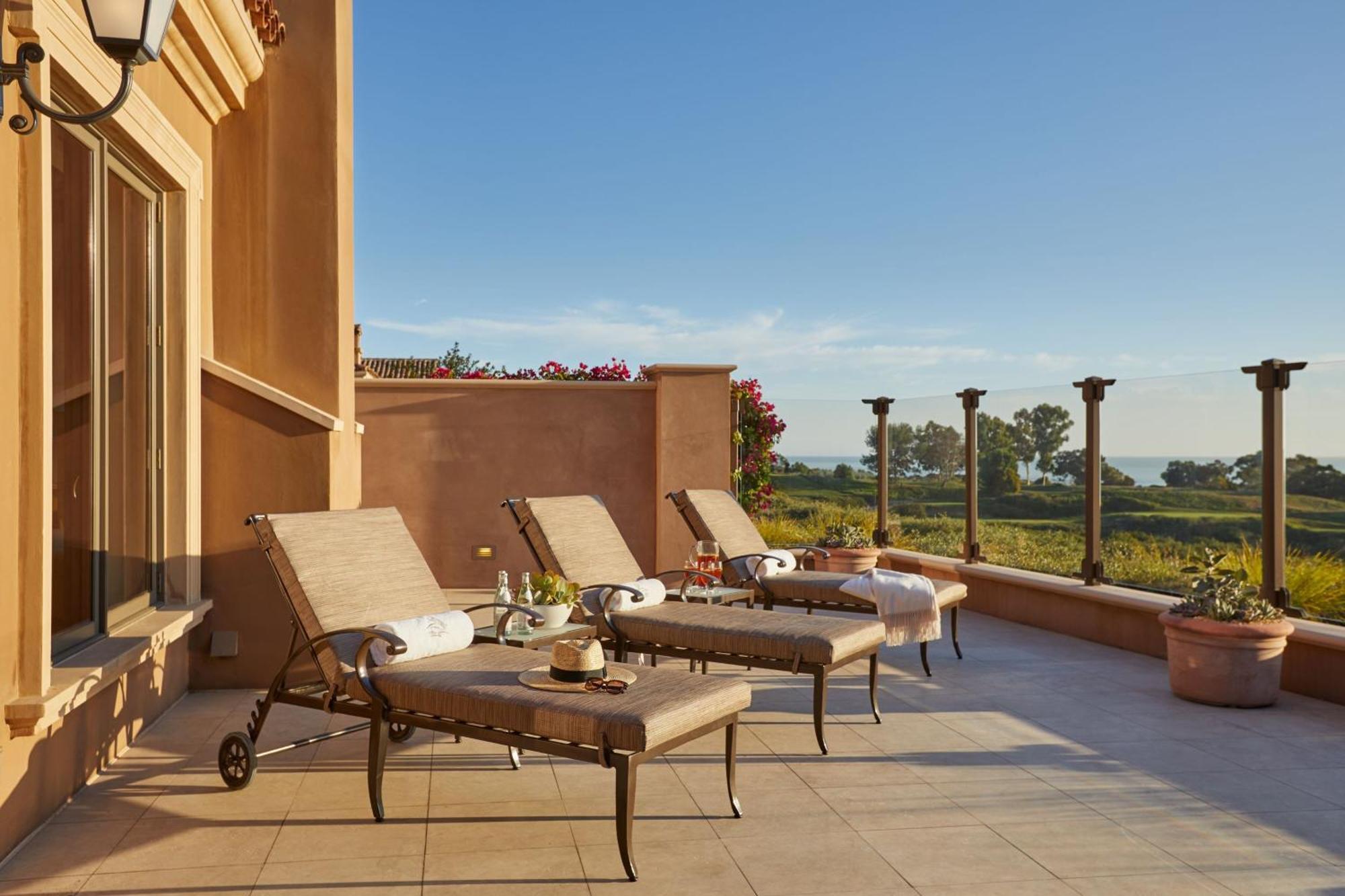 Three-Bedroom Villa with Balcony - Ocean View