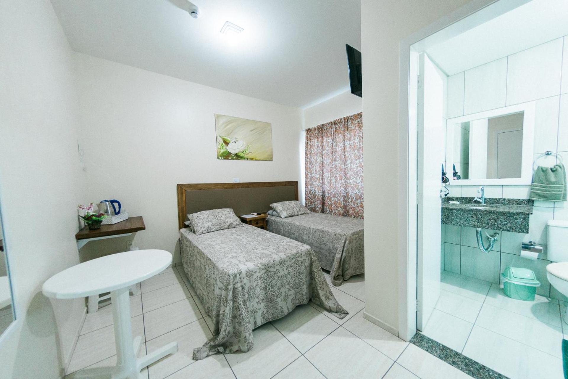 Quarto Twin com Casa de Banho