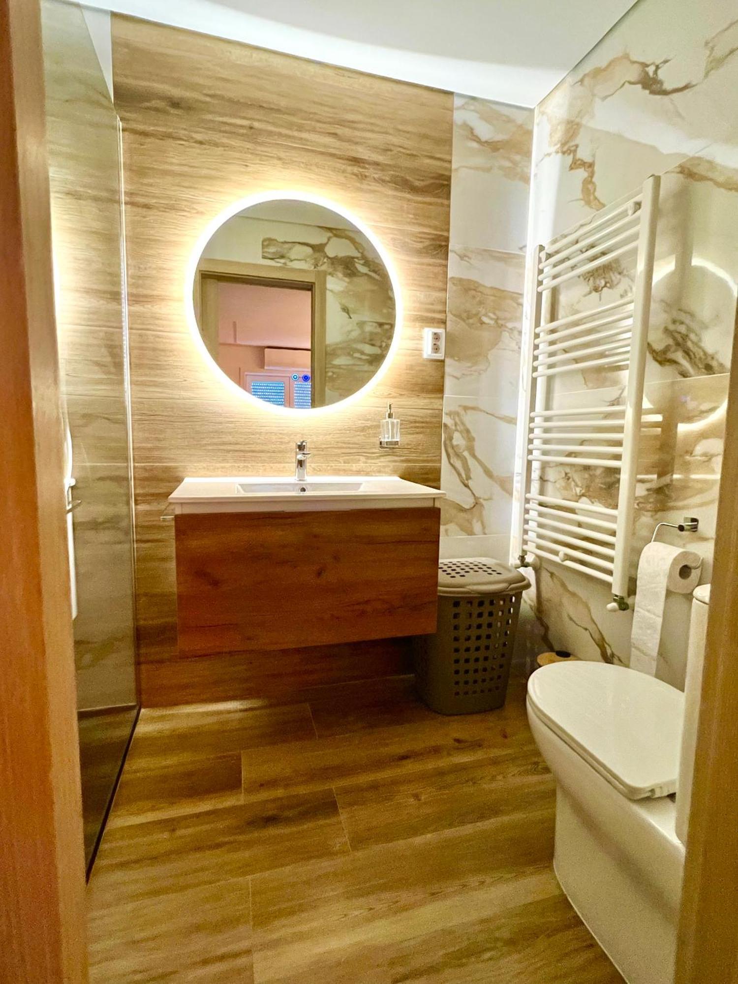 Executive Suite,1603812333:JPEG