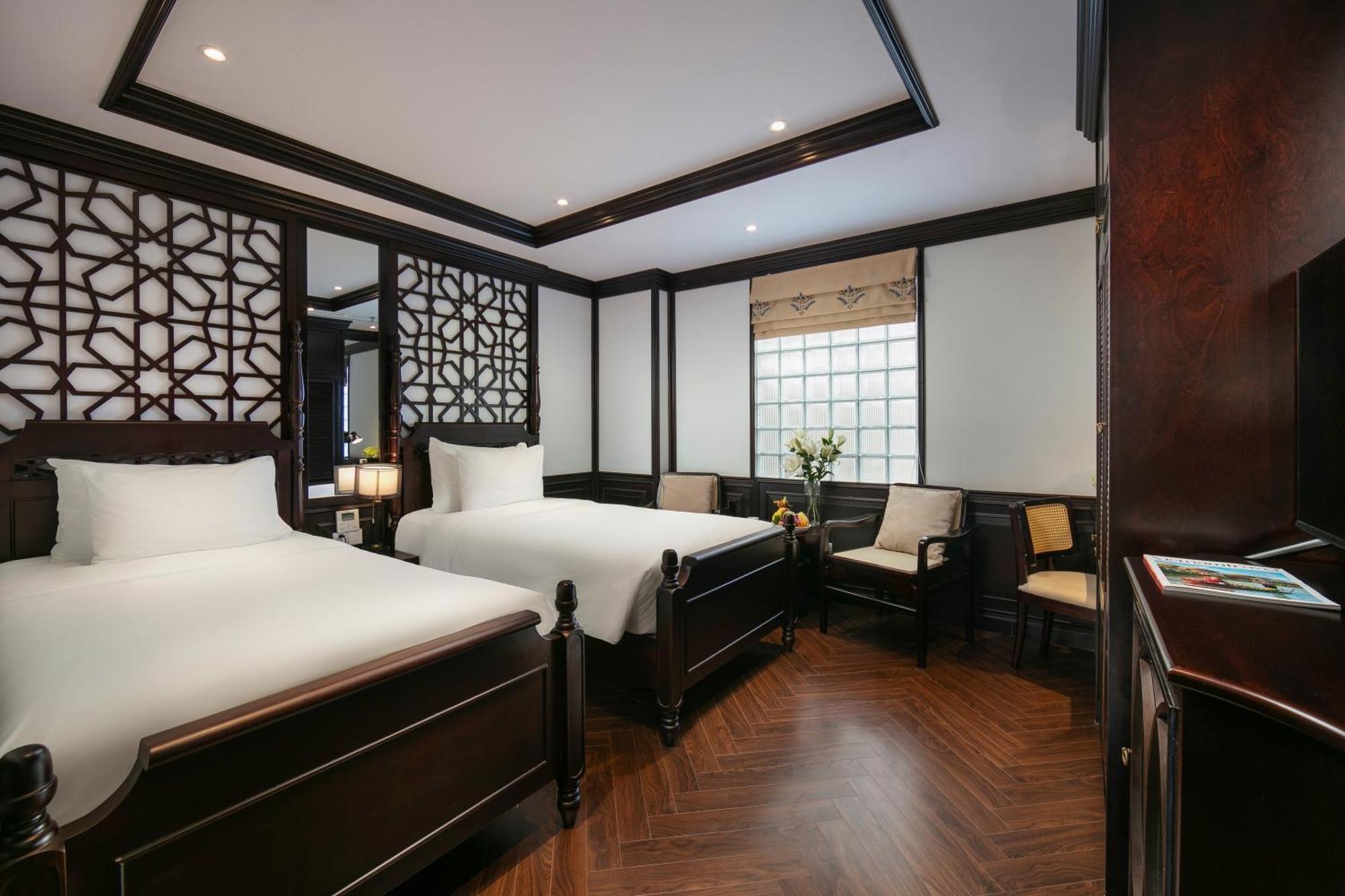 Deluxe Kamer met 2 Aparte Bedden met Raam aan de Binnenzijde