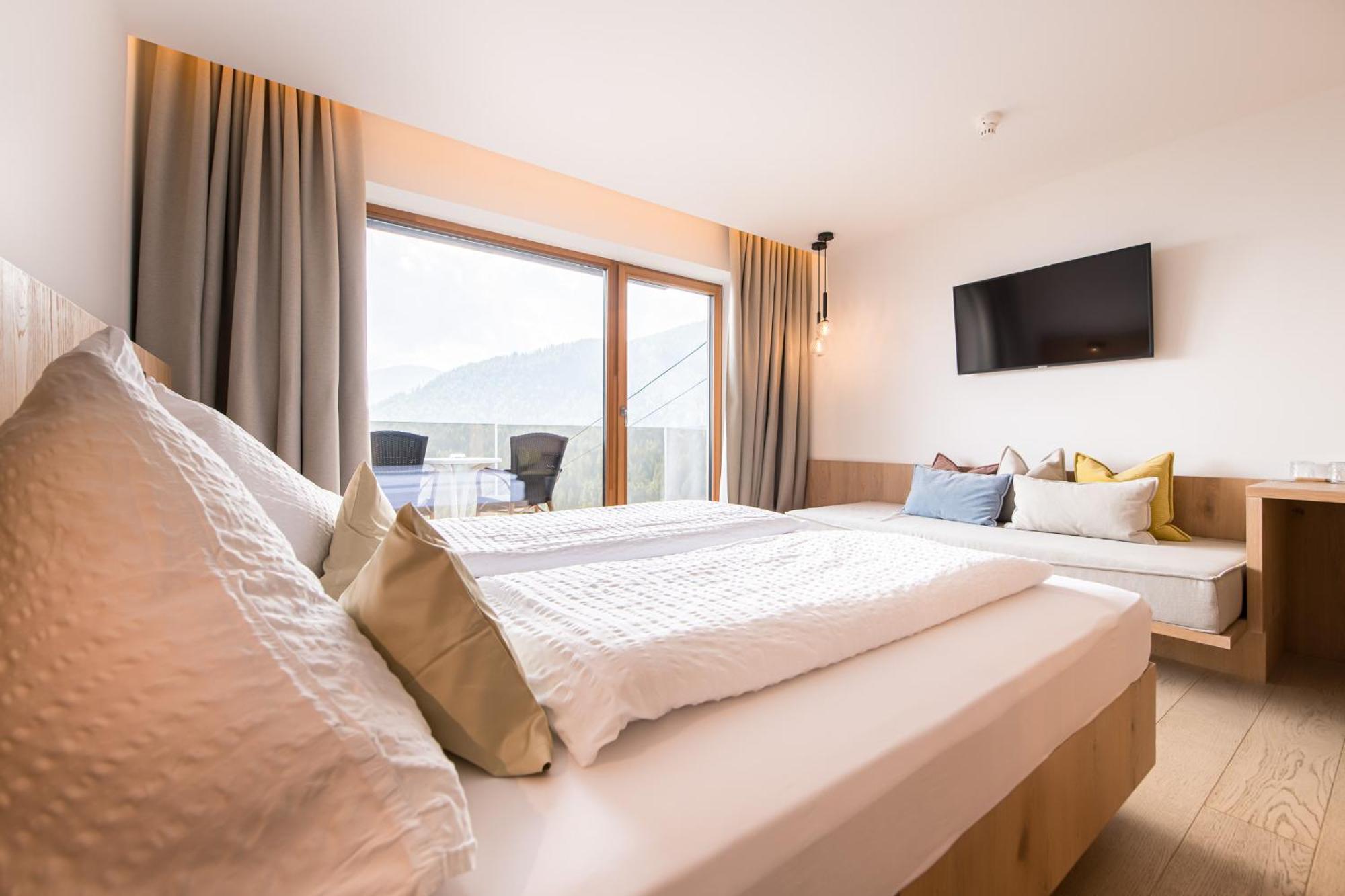 Deluxe Double Room with Mountain View,1604768318:JPEG