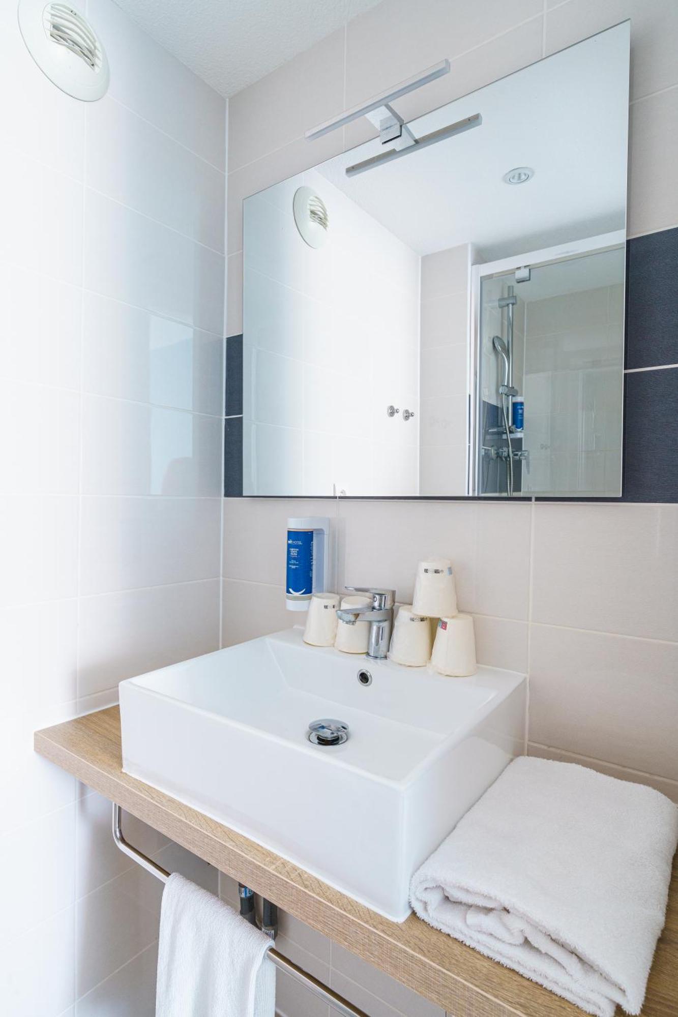 Single Room with 2 single beds