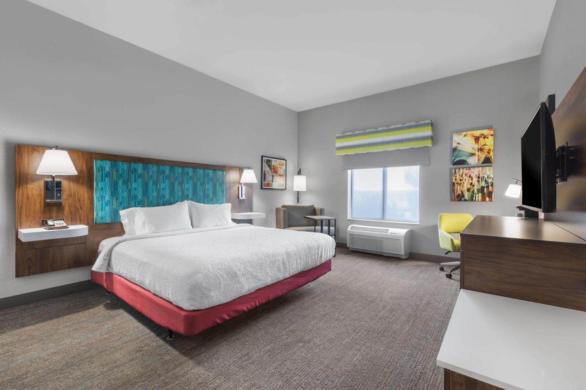 King Room with King Bed - Non-Smoking