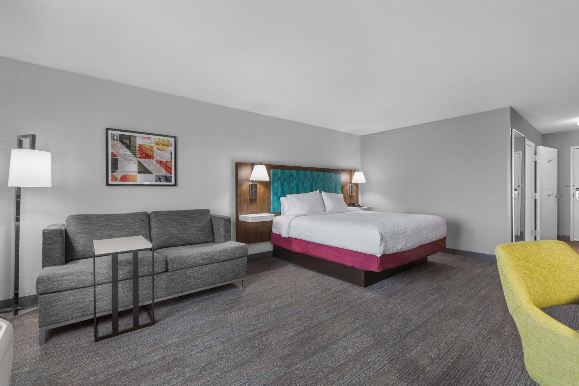 King Room with Sofa Bed and Study - Non-Smoking
