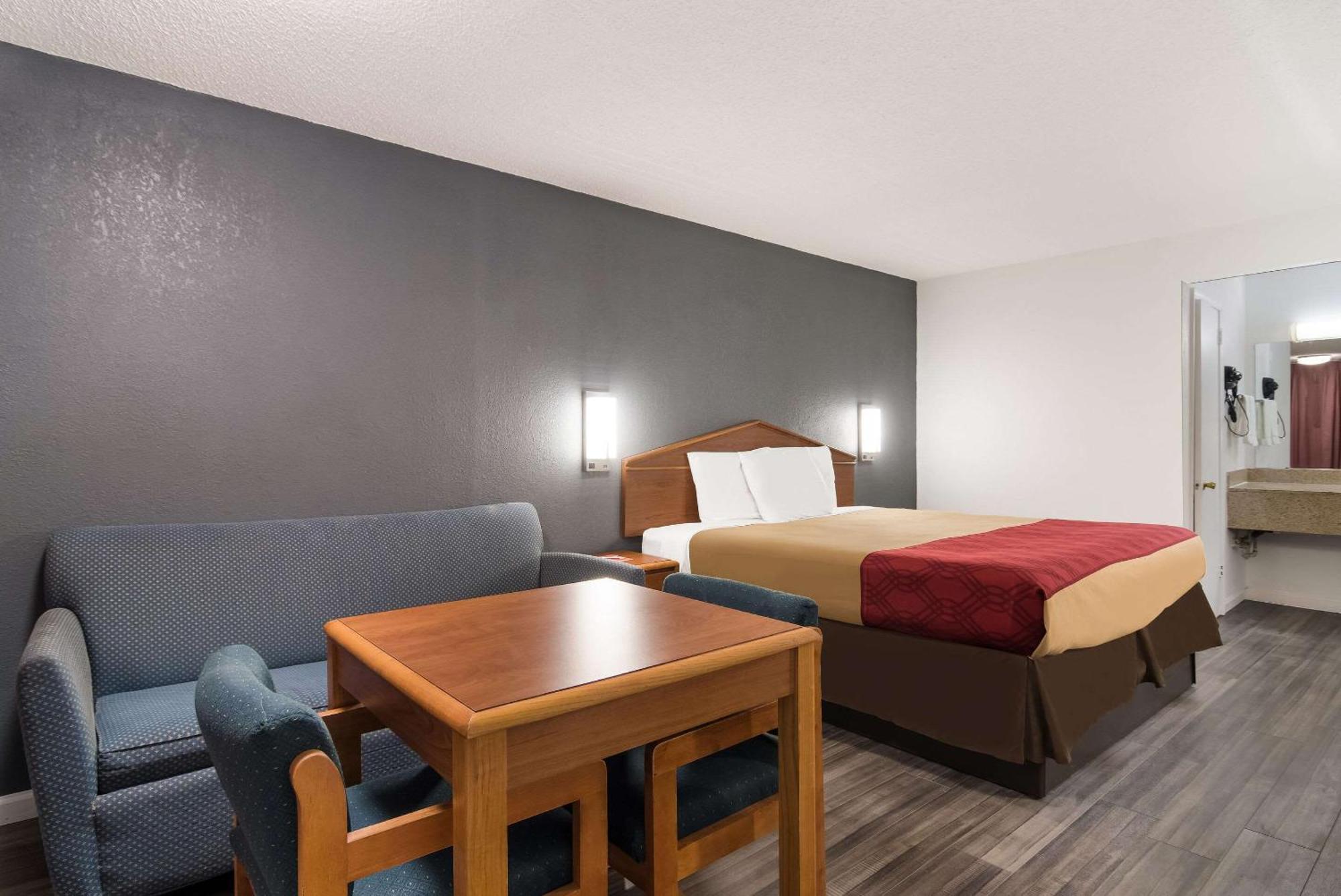 Standard King Room with Sofa Bed - Smoking