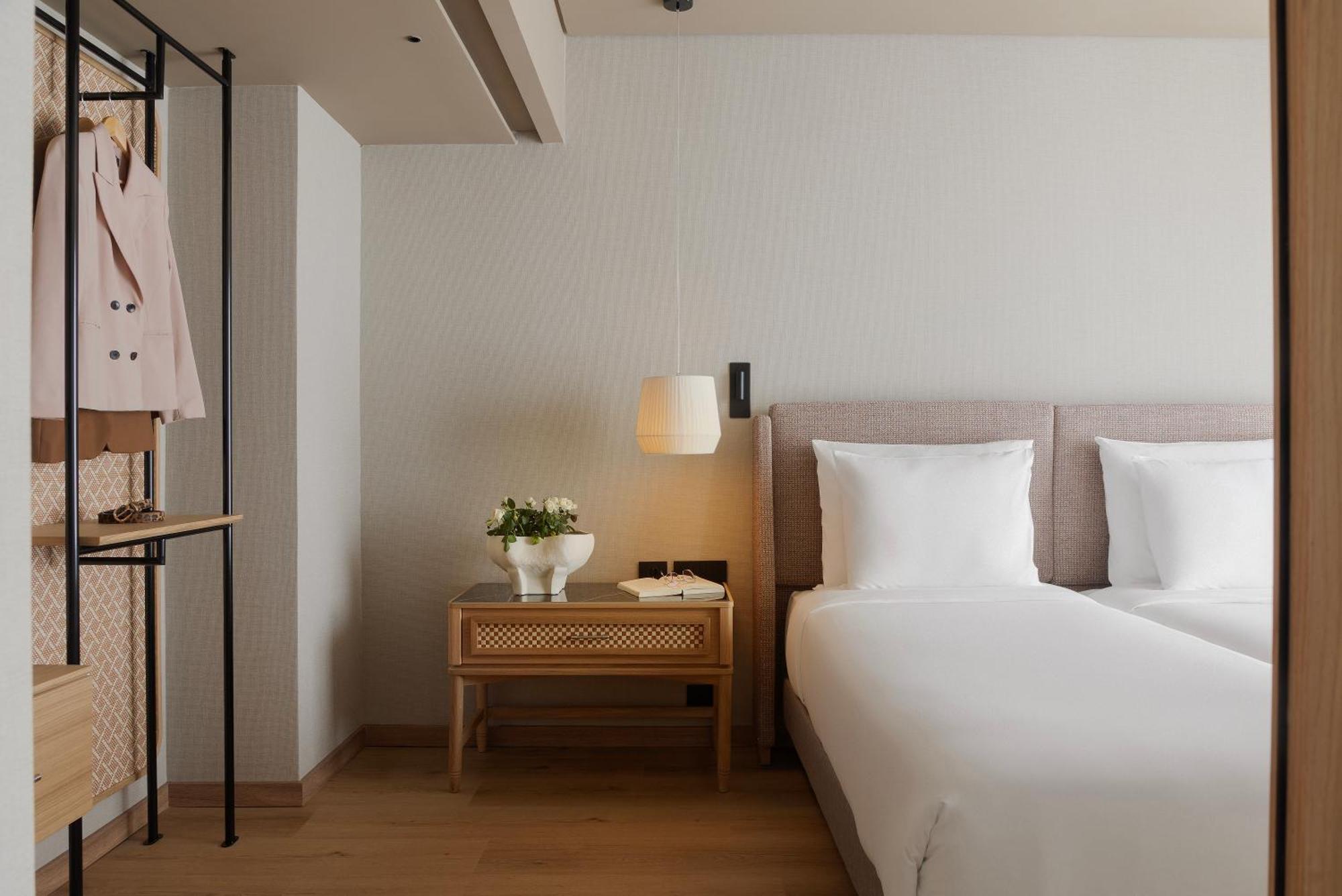 Suite with City View,1688807736:JPEG