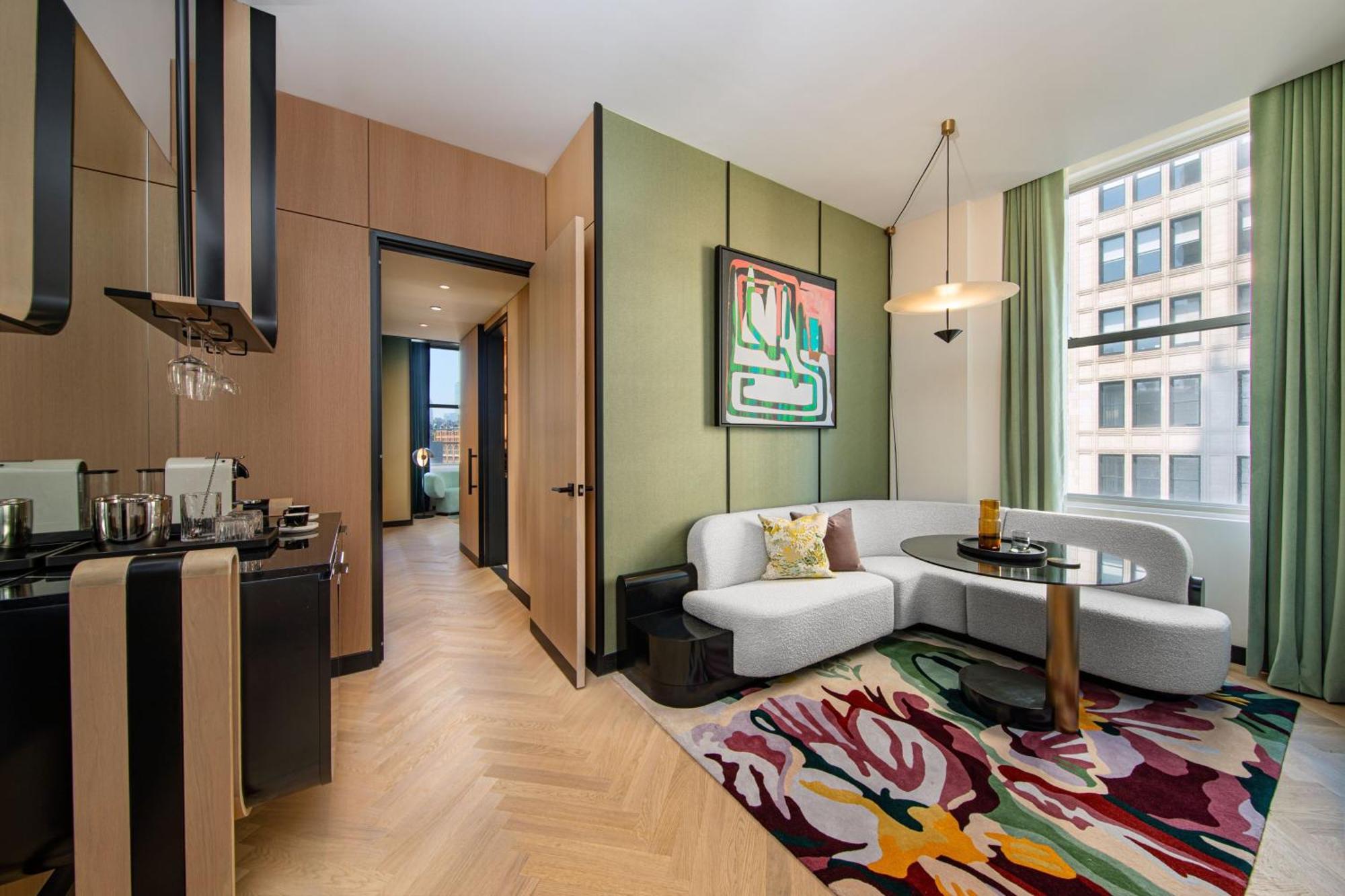 Premier Suite, Park View, 1 King Bed, Corner Location