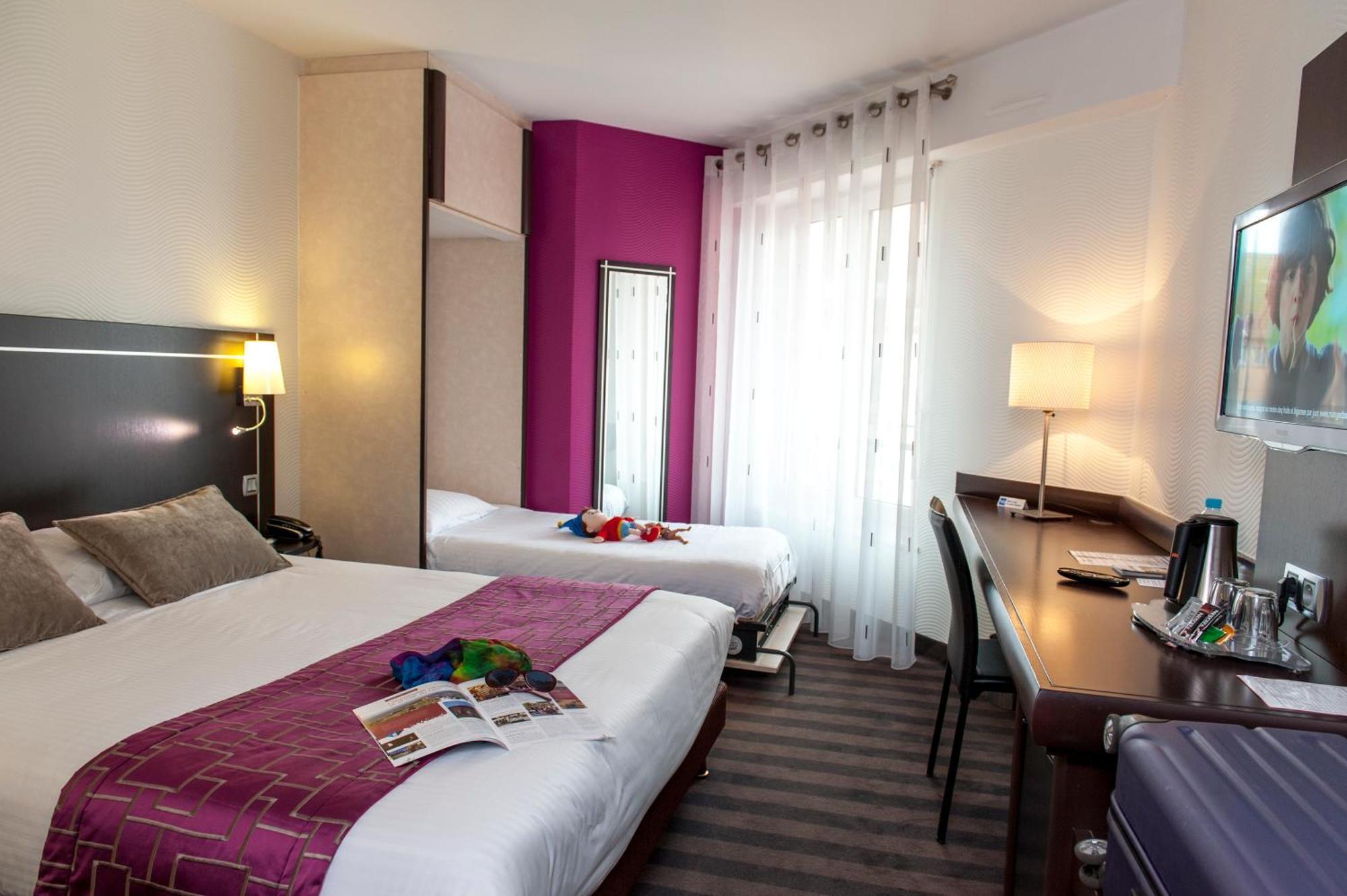 Chambre Triple (2 Adultes & 1 Enfant)