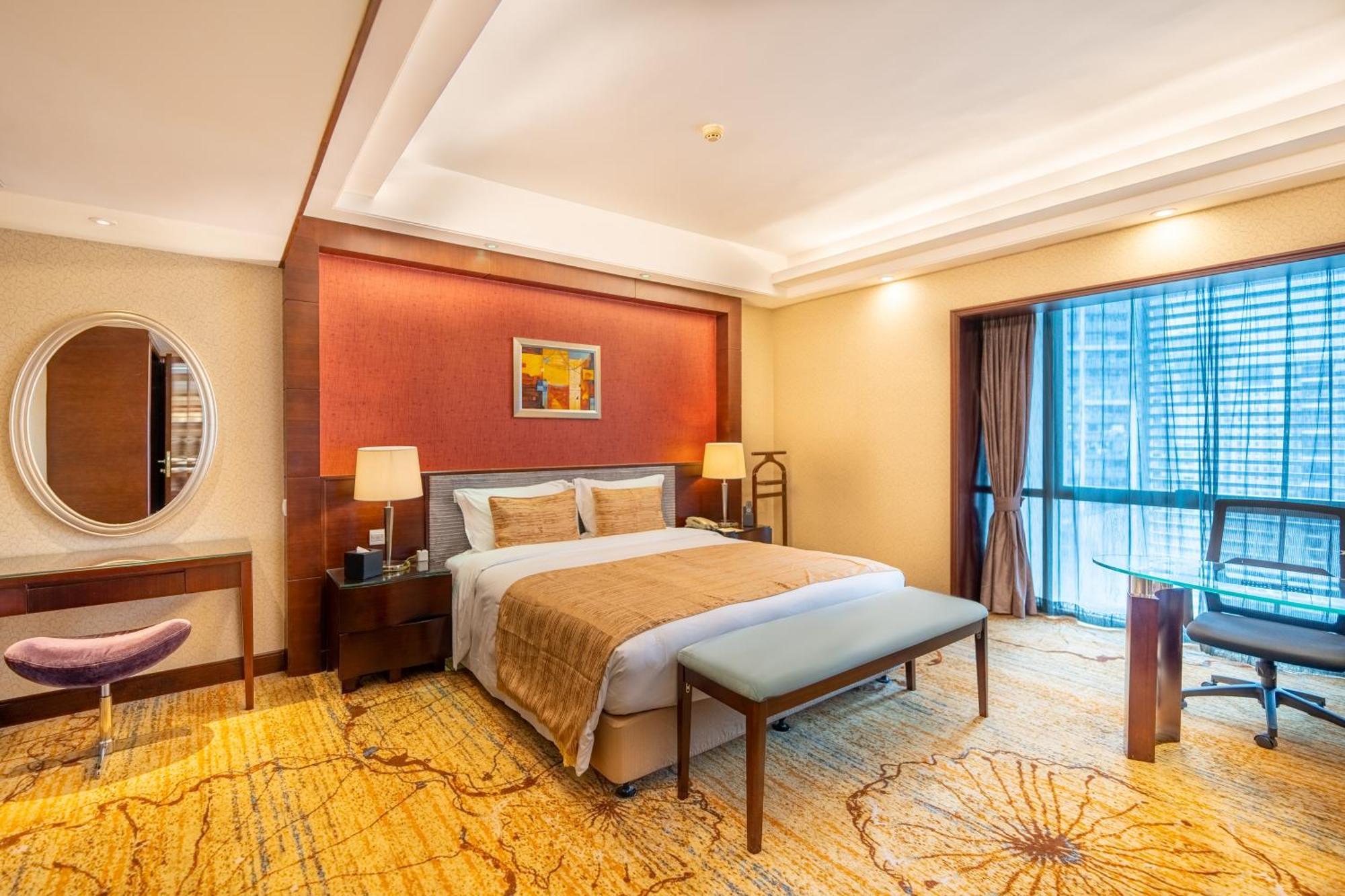 Leeden Suite