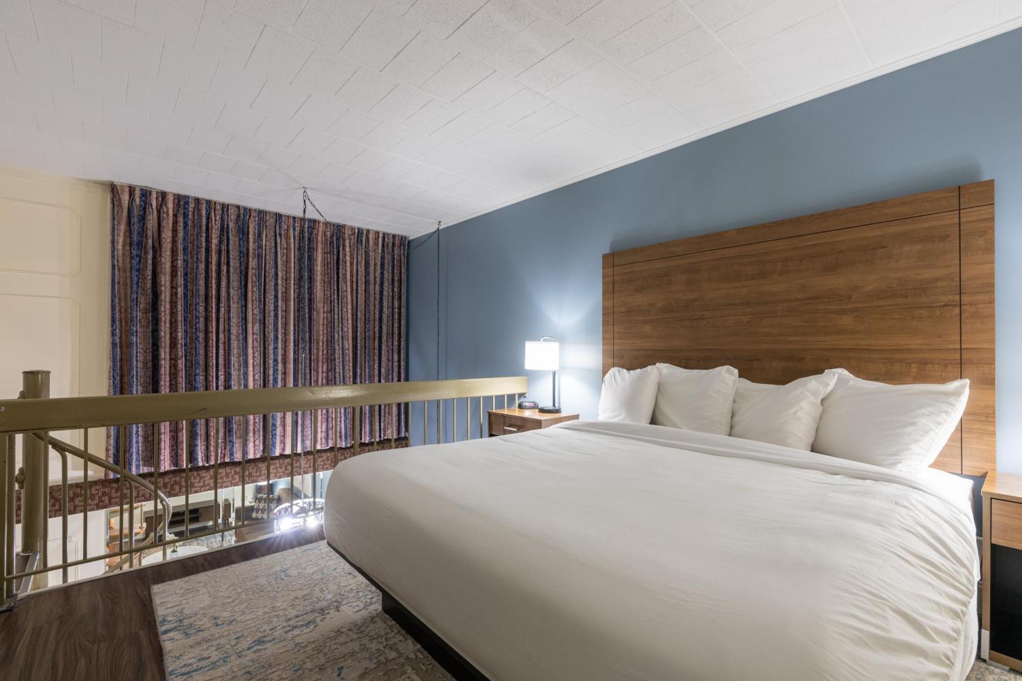 Superior King Suite