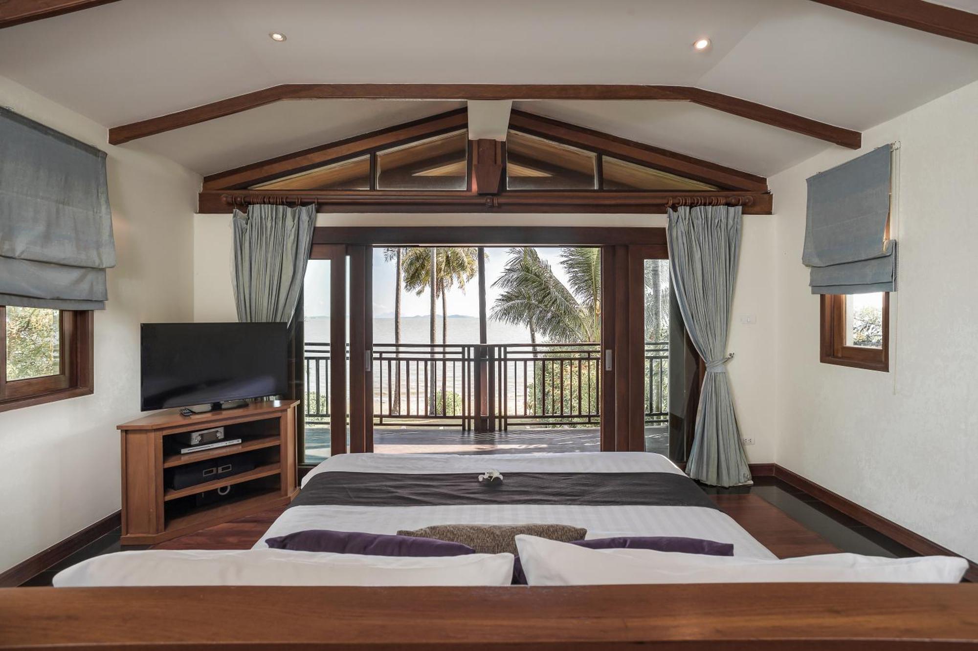 4-Bedroom Grand Beachfront Pool Villa with Unlimited Free 24-Hour Water Shuttle Service