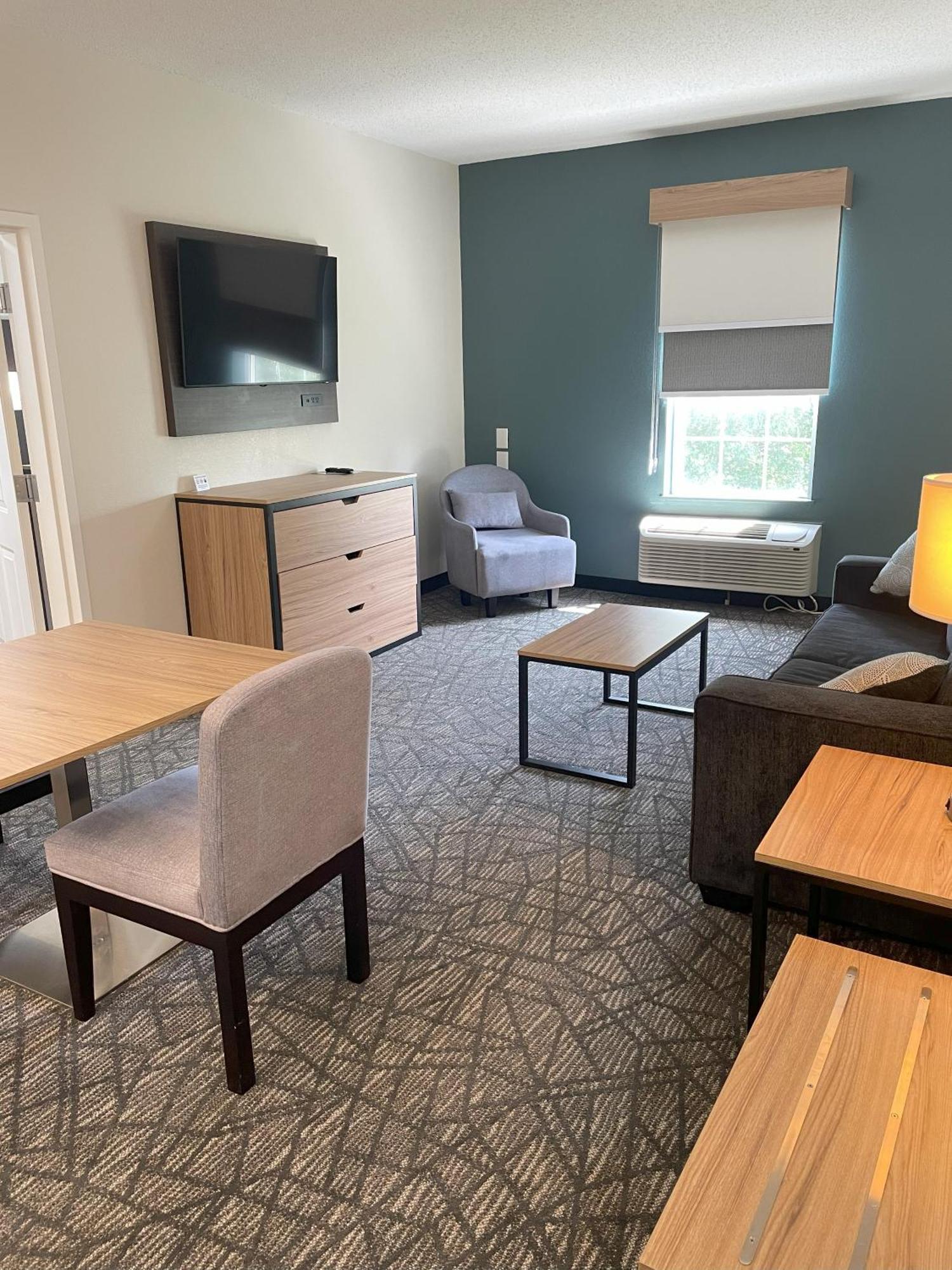 King Suite - Accessible/Non-Smoking