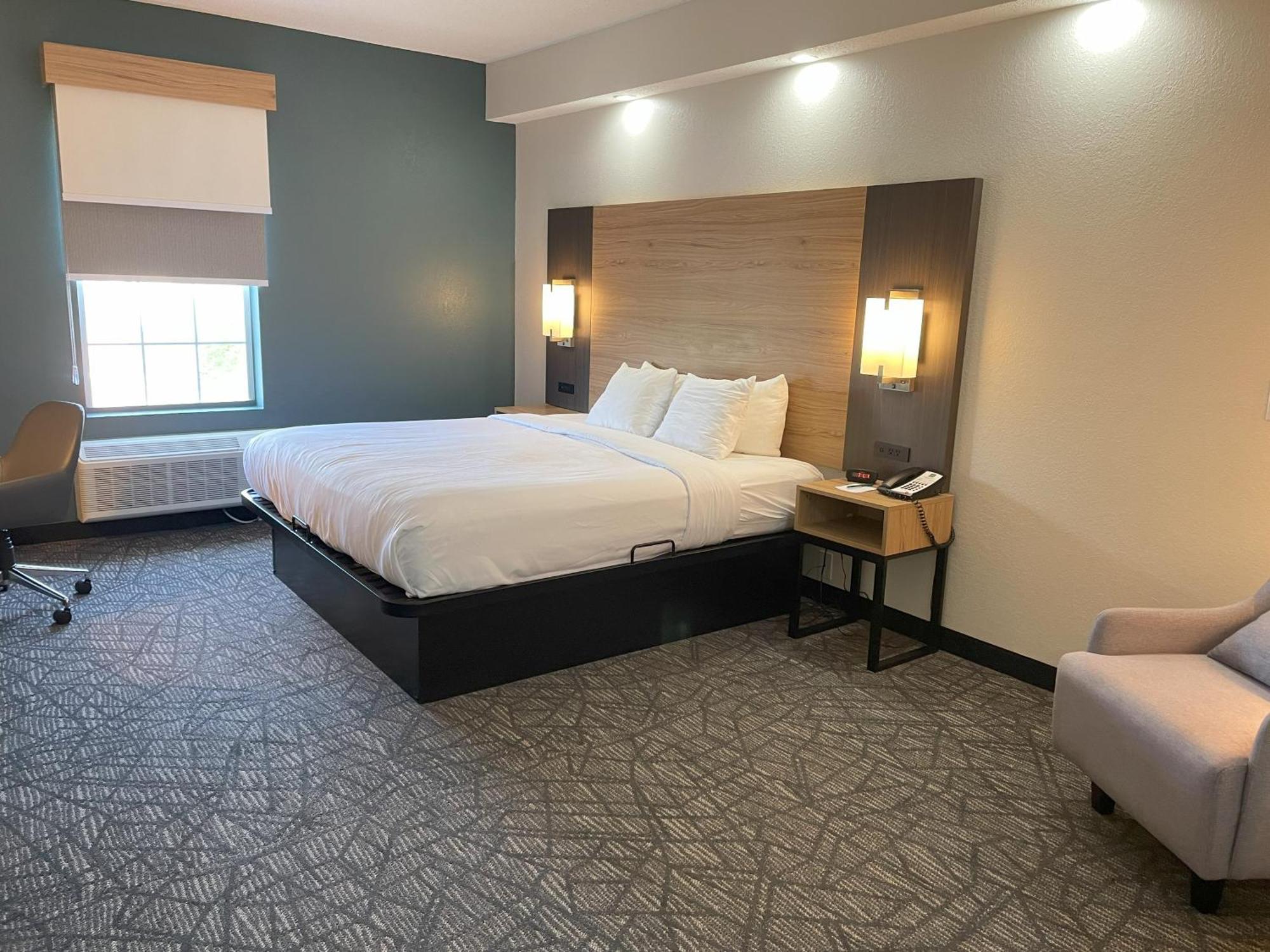 King Room - Accessible/Non-Smoking