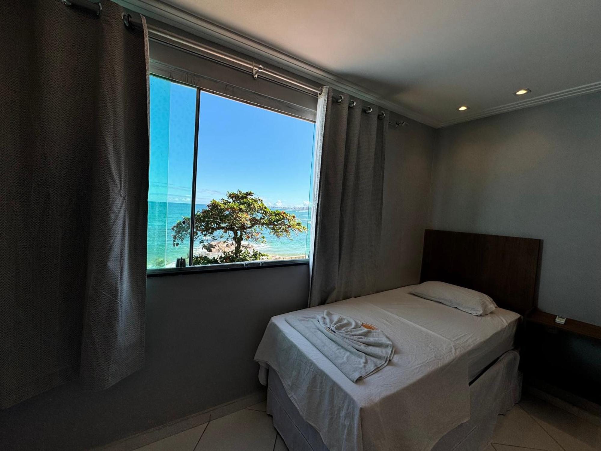 Quarto Quádruplo com Vista do Mar.