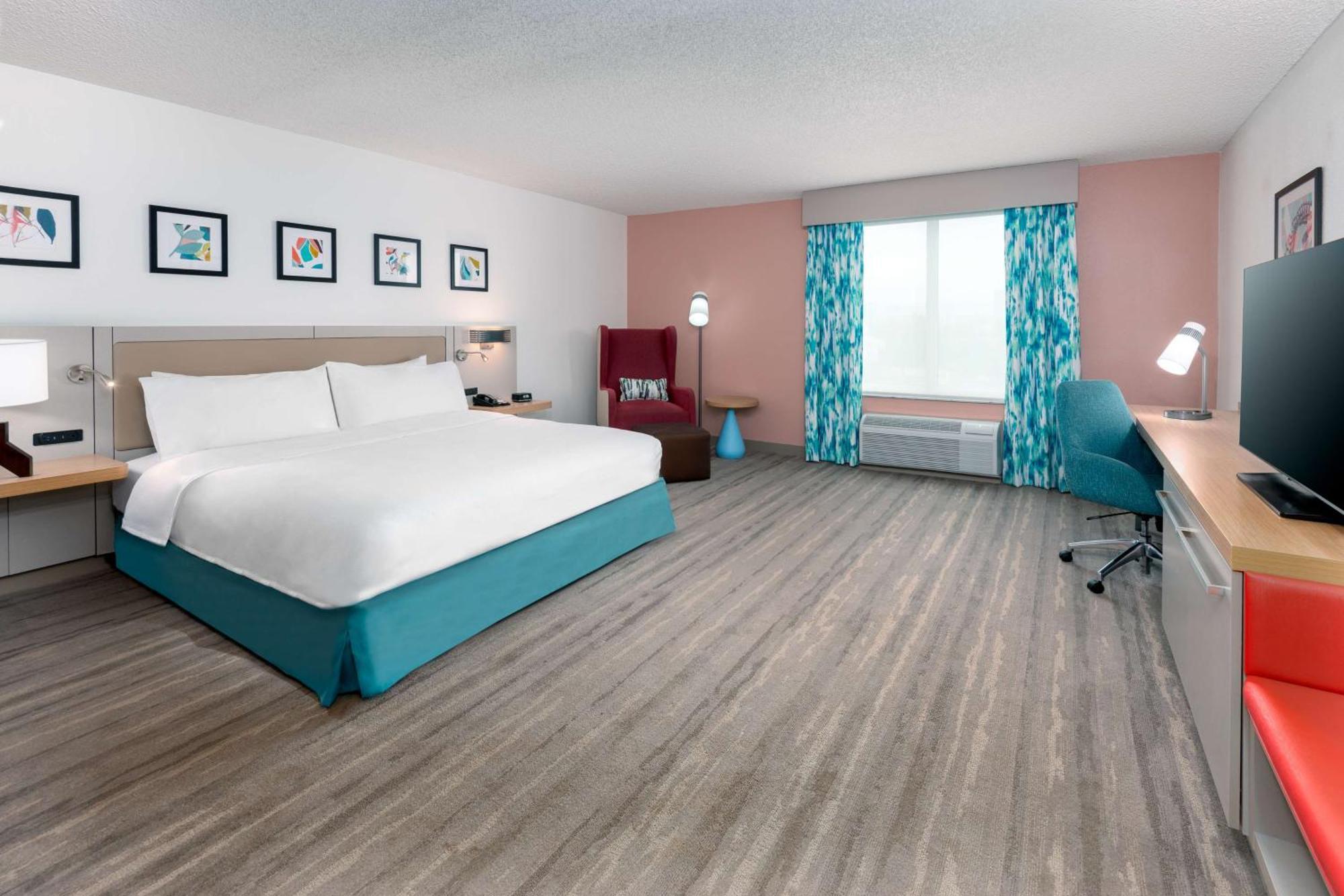 Chambre Lit King-Size avec Baignoire - Accessible aux Personnes à Mobilité Réduite et Adaptée aux Personnes Malentendantes