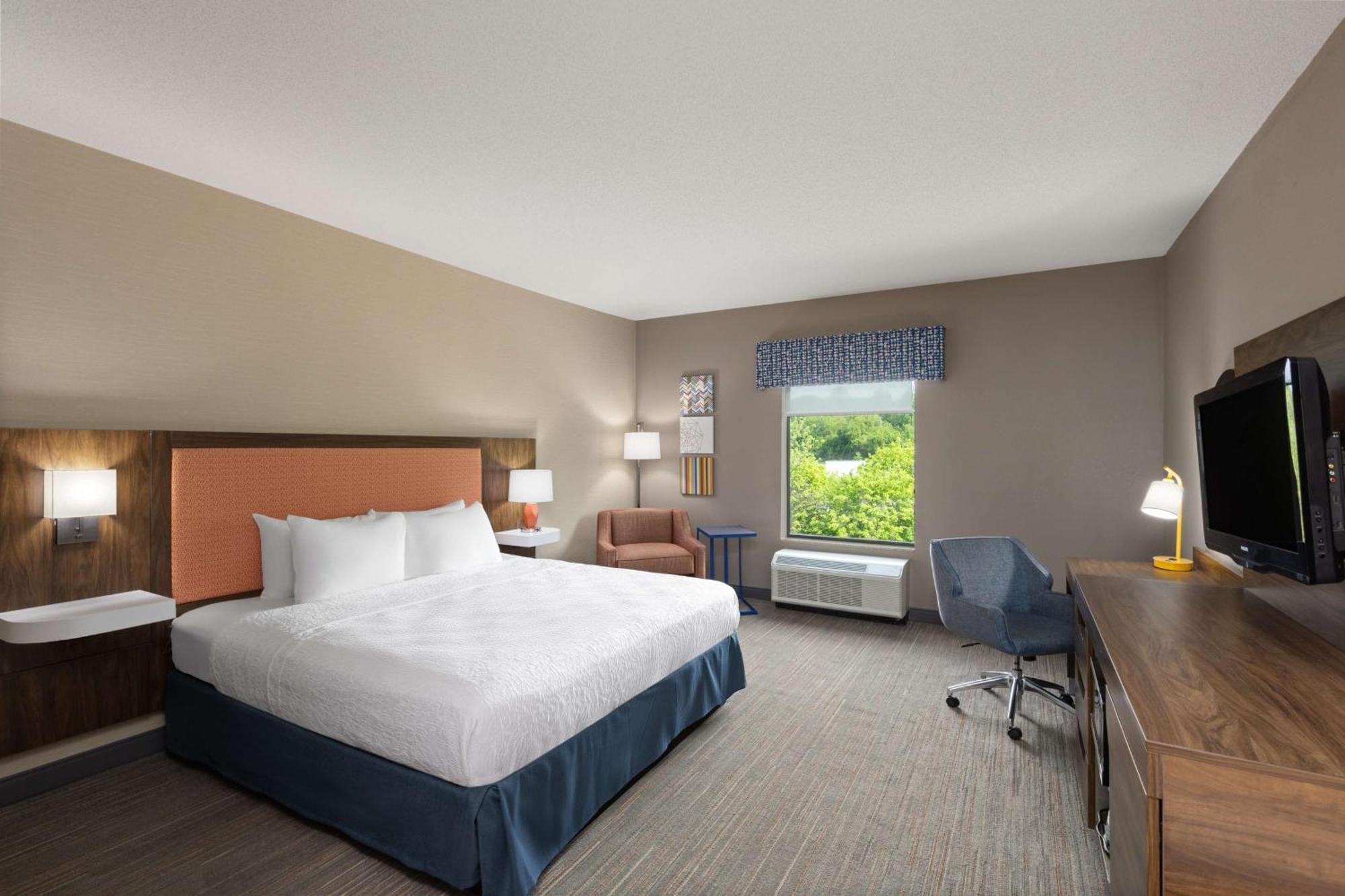 King Room with Accessible Tub - Mobility and Hearing Access/Non-Smoking