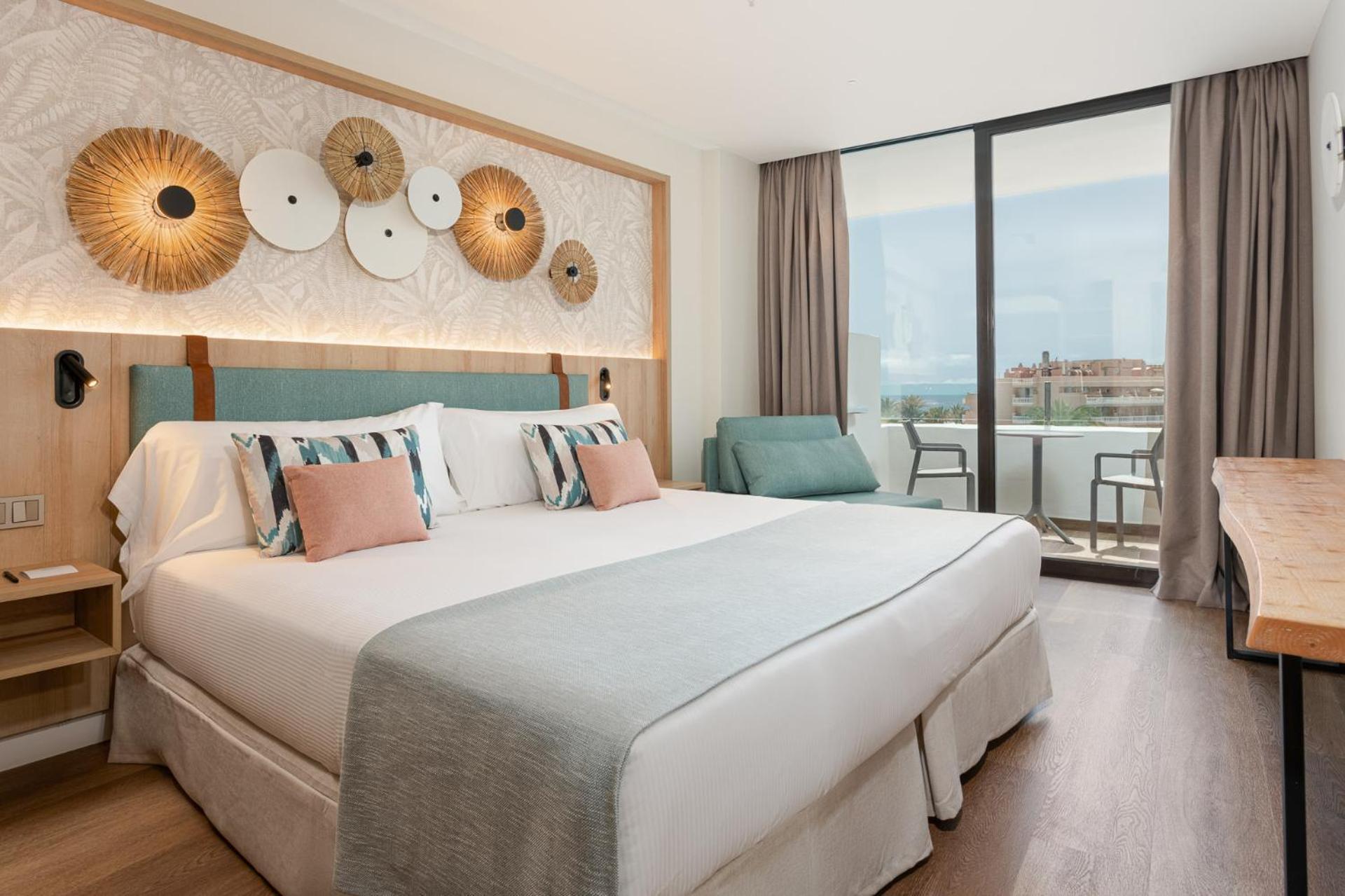 Doppelzimmer mit Poolblick (2 Erwachsene)
