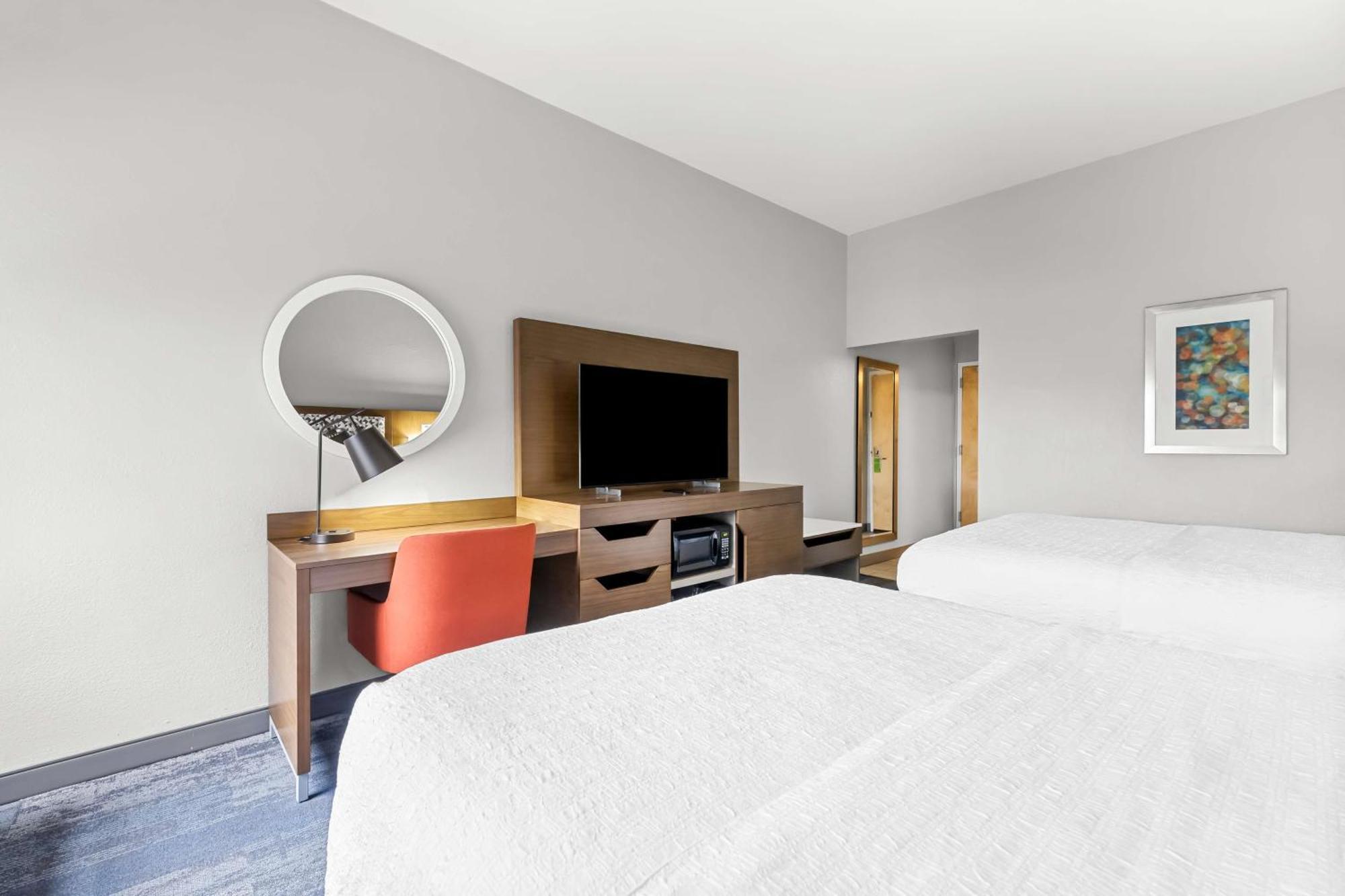 Queen Room with Two Queen Beds (4 Adults)