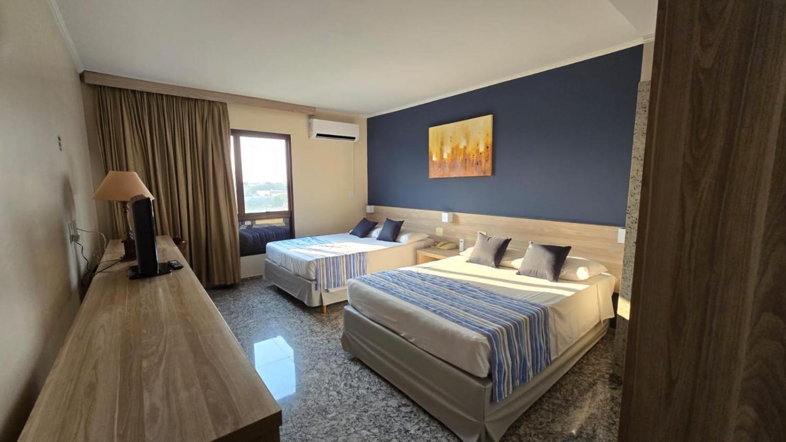 Quarto Duplo Superior com 2 Camas de Casal