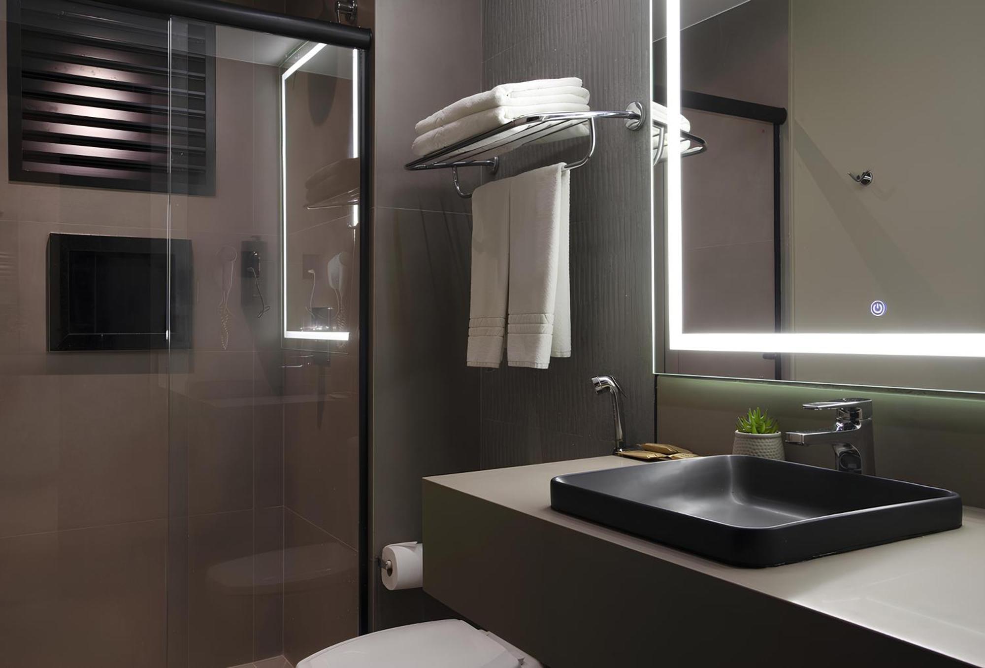 Luxury Double 1 Queen Bed,1611076823:JPEG