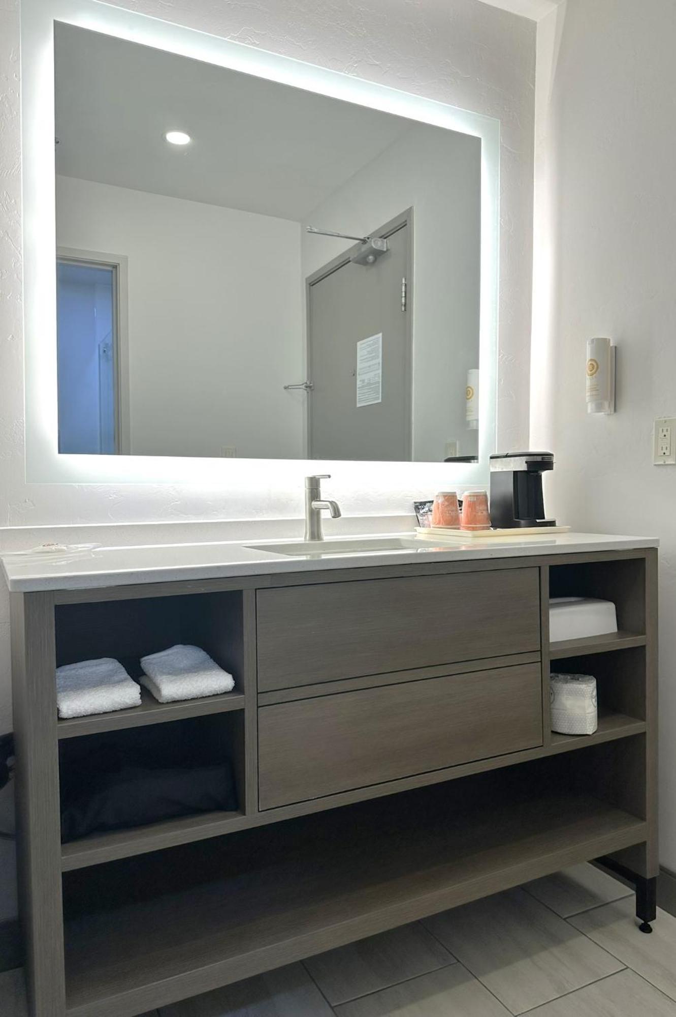 King Suite with Sofa Bed - Non-Smoking