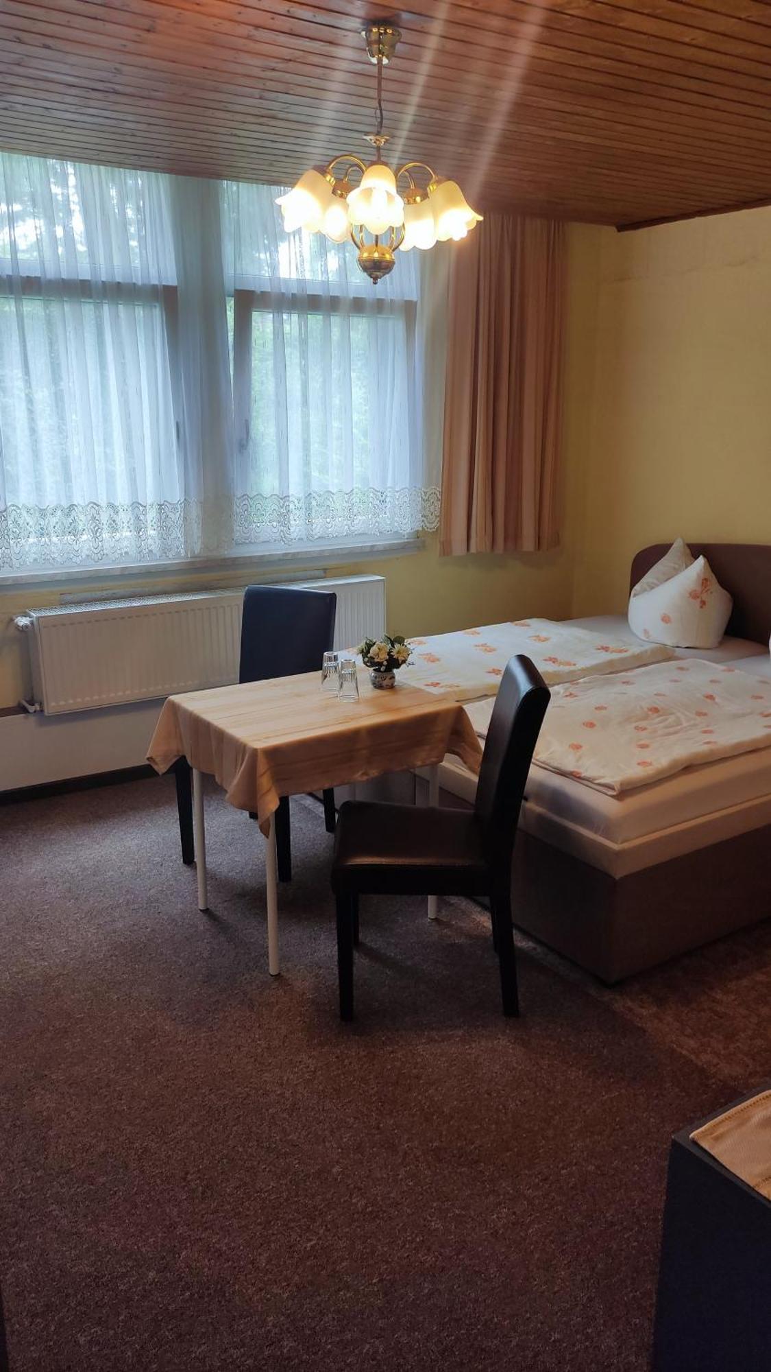 Doppelzimmer mit Gartenblick