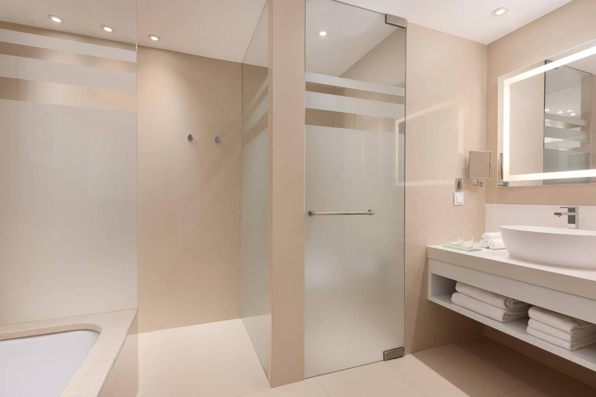 Deluxe Tweepersoonskamer met 2 Aparte Bedden en Uitzicht op het Resort