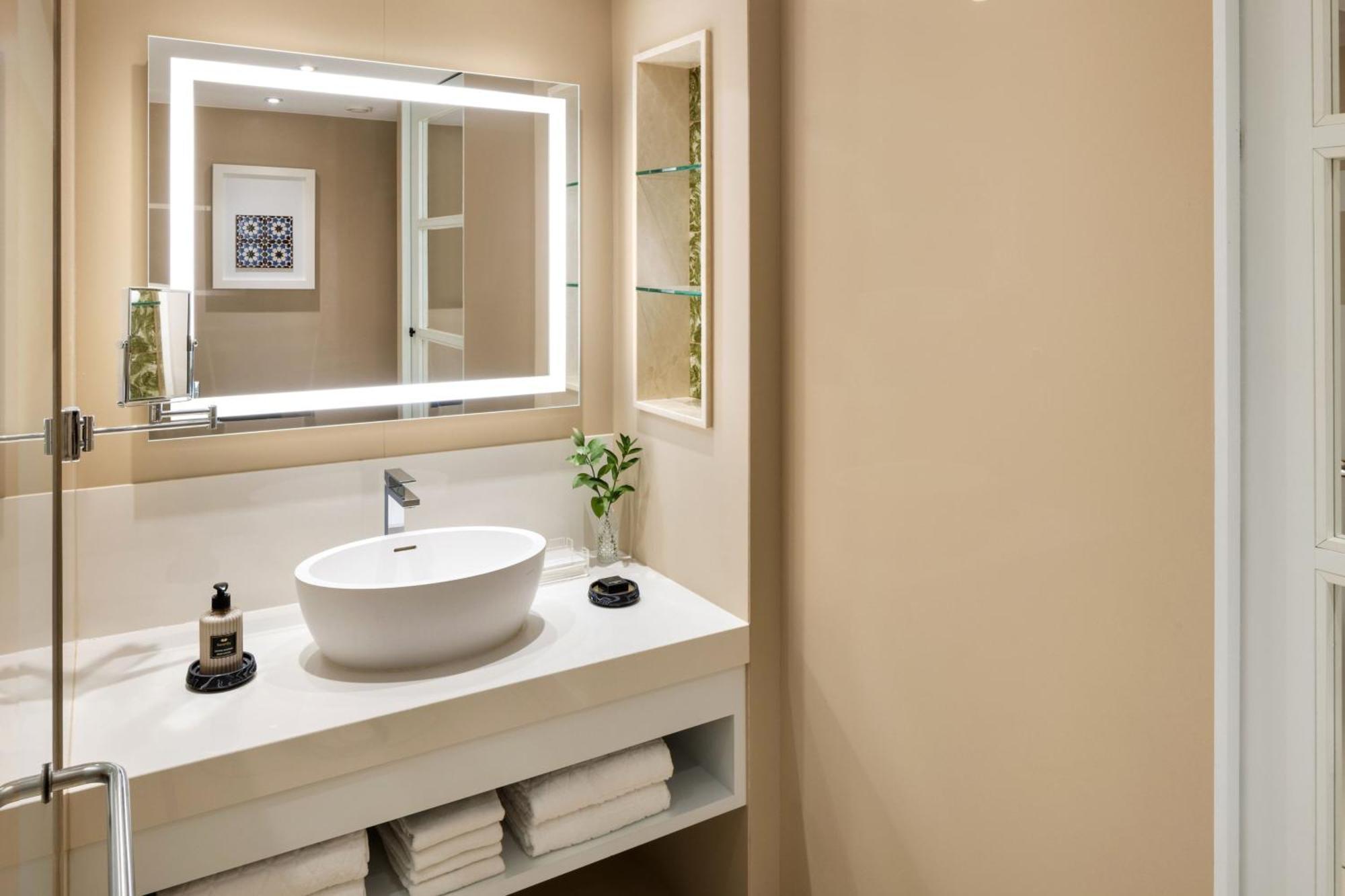 Grand Deluxe Tweepersoonskamer met 2 Aparte Bedden, Balkon en Uitzicht op het Resort