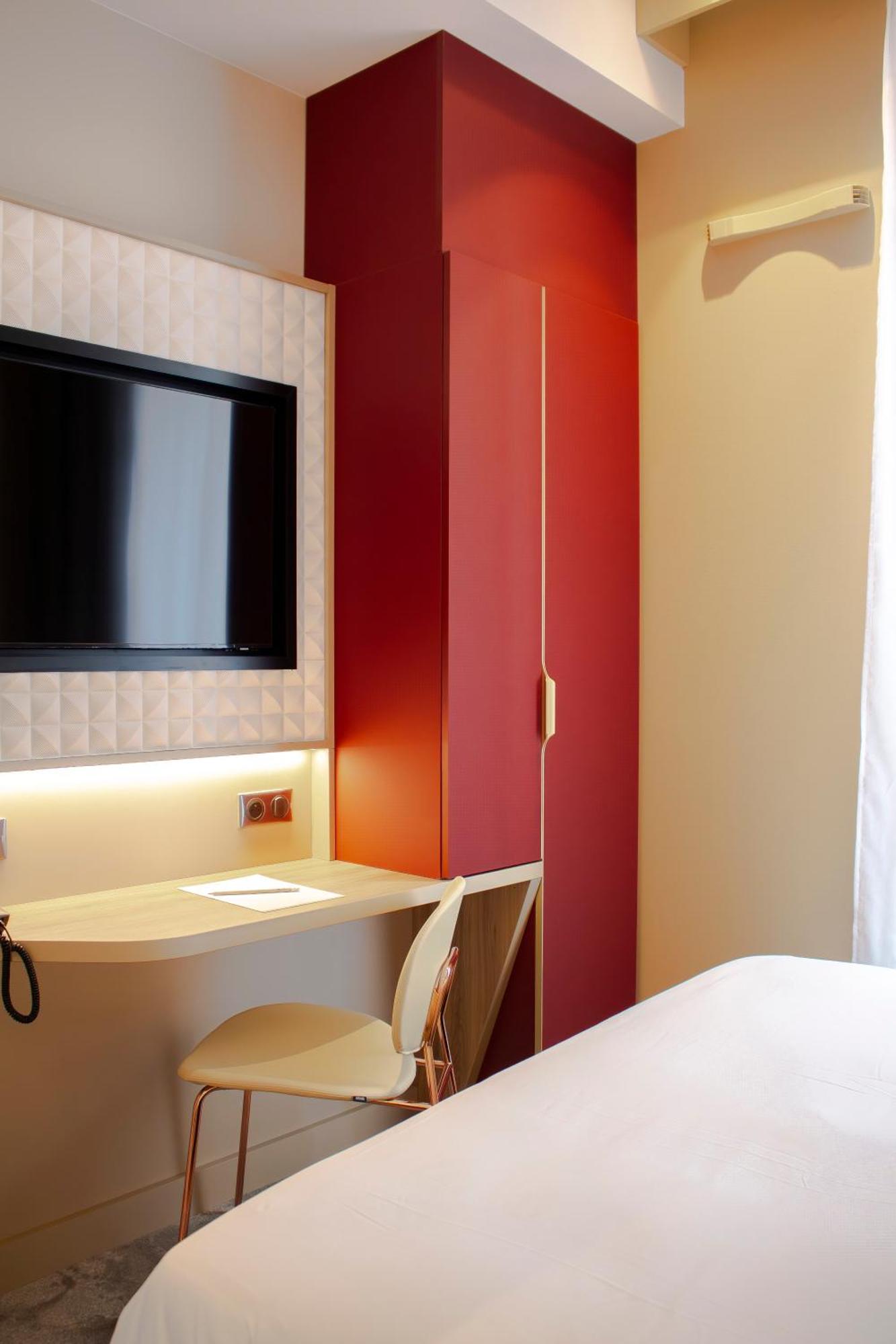 Double Room,1613411856:JPEG