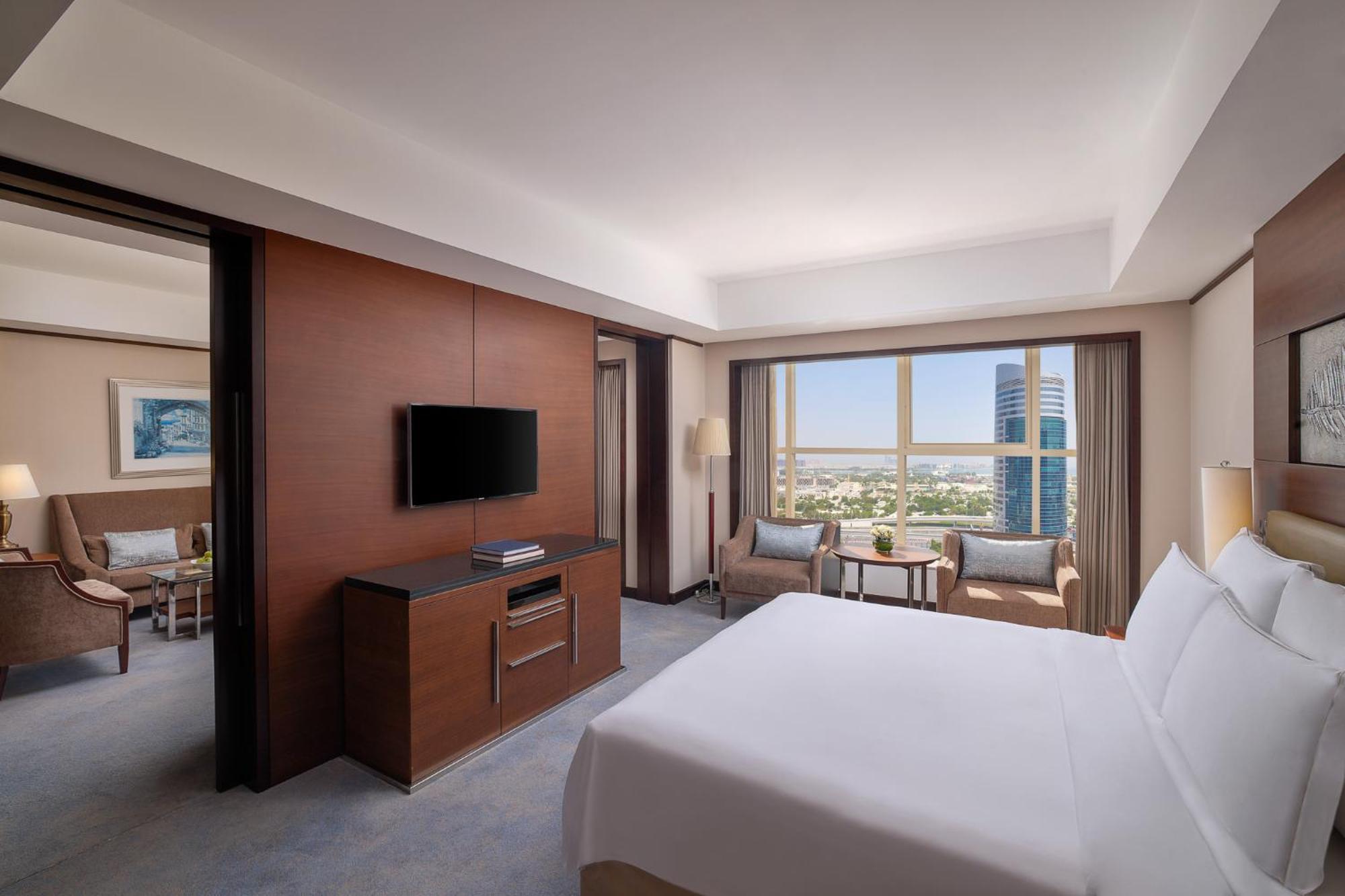Executive Suite - Inclusive of Breakfast, One Way Dubai Airport Drop Off & Club Lounge Access