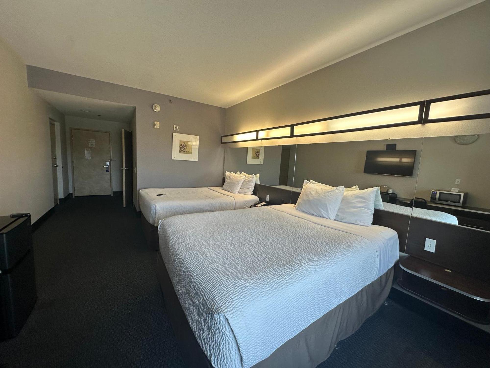 Queen Room with Two Queen Beds - Mobility Access/Non-Smoking