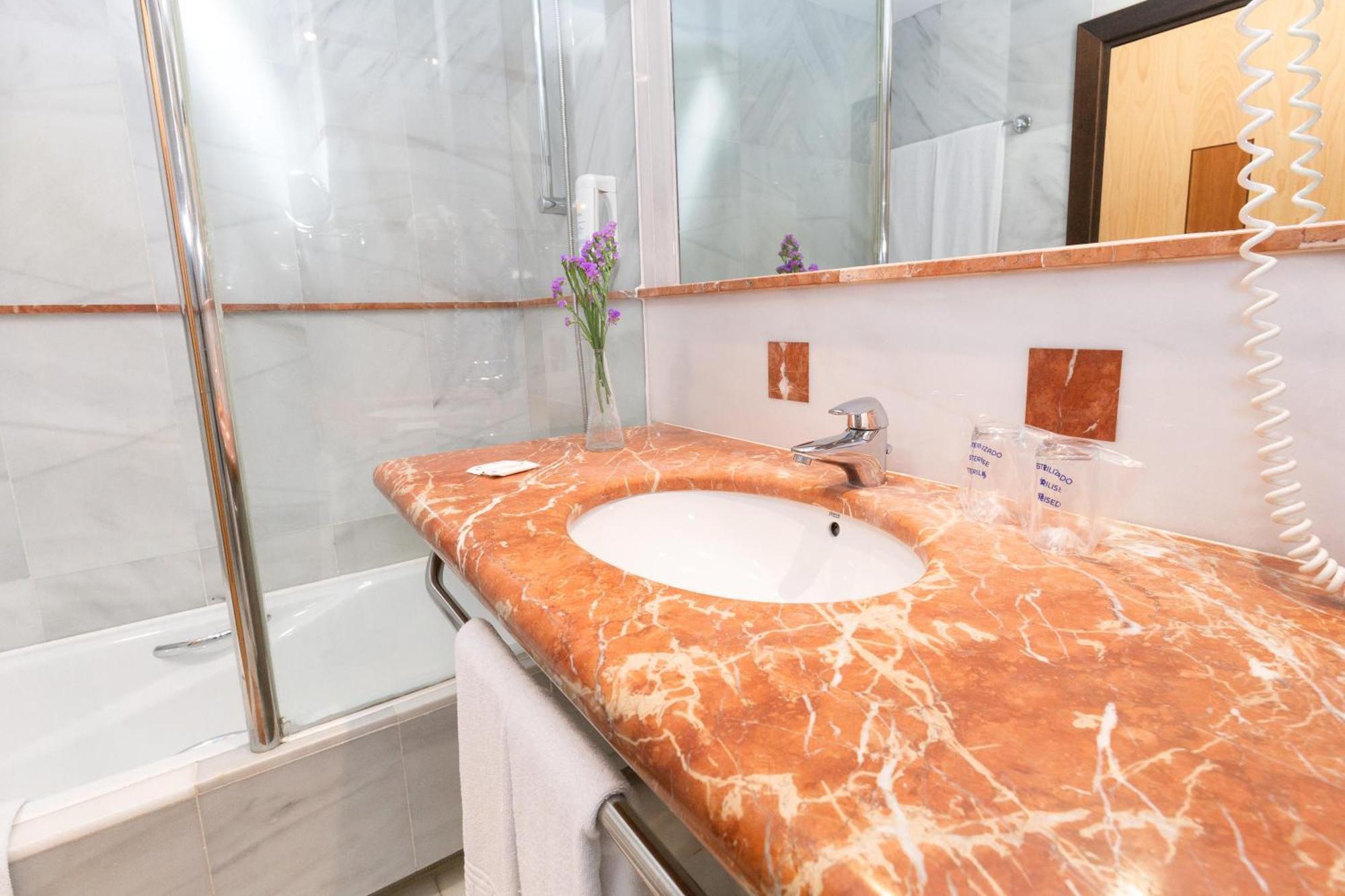 Basic Double Room,1613688620:JPEG