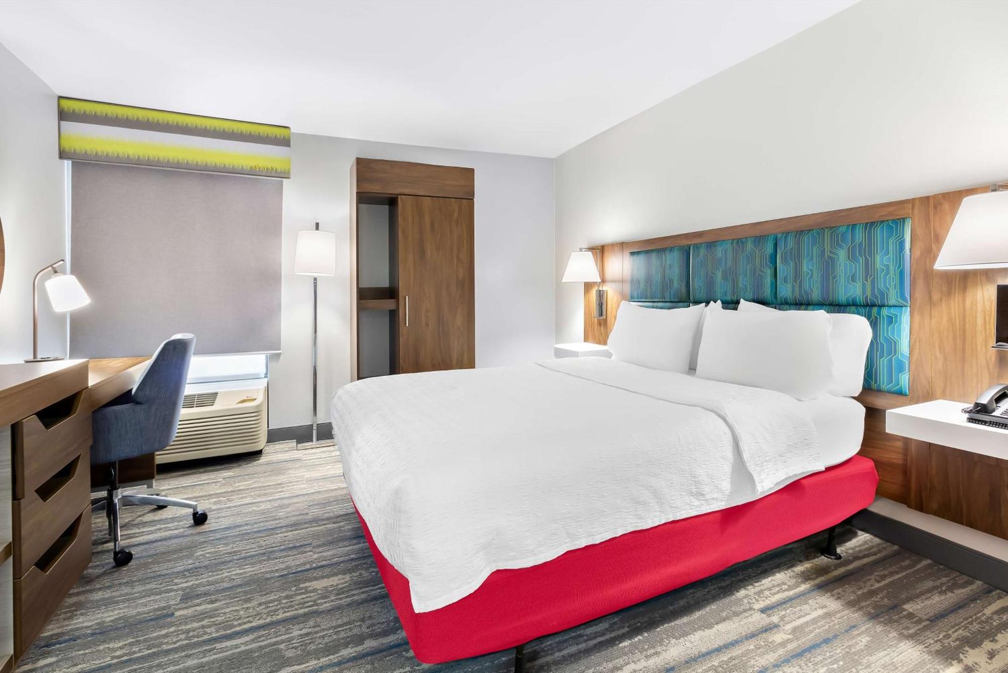 Queen Room with Mobility Access/Non-Smoking